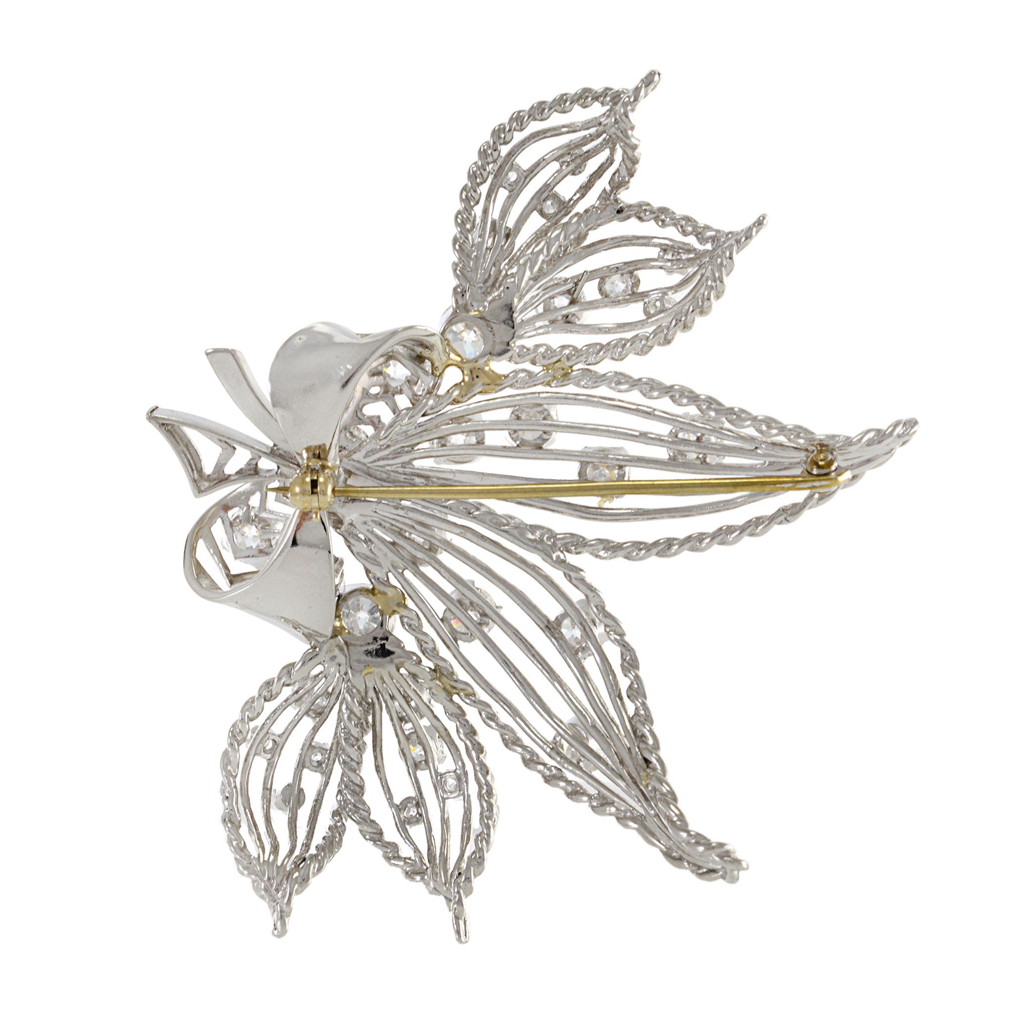 Broche florale Art Nouveau vintage en diamants Excellent état - En vente à New York, NY