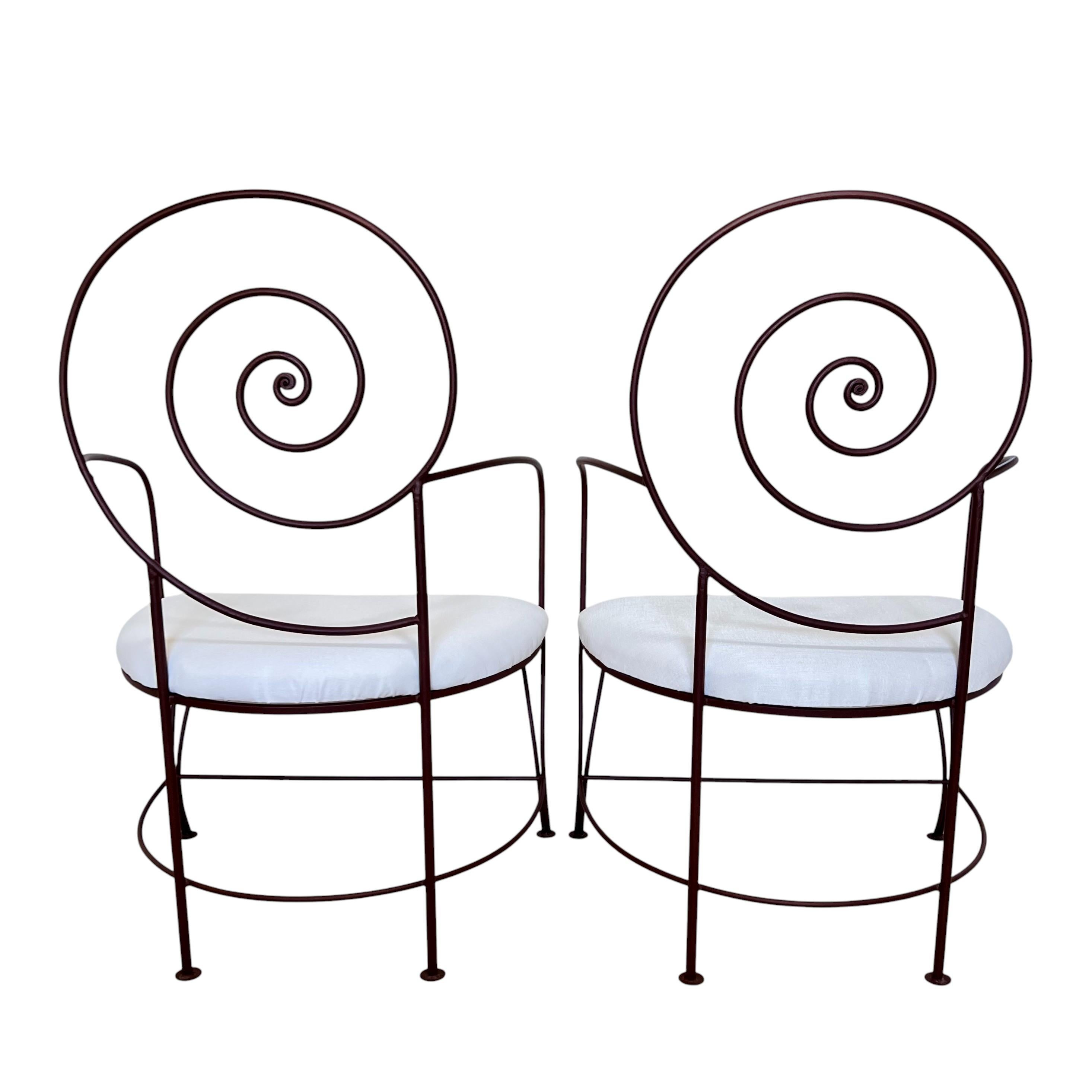 20ième siècle Paire de fauteuils en fer en spirale Vintage Art Nouveau Nautilus en vente