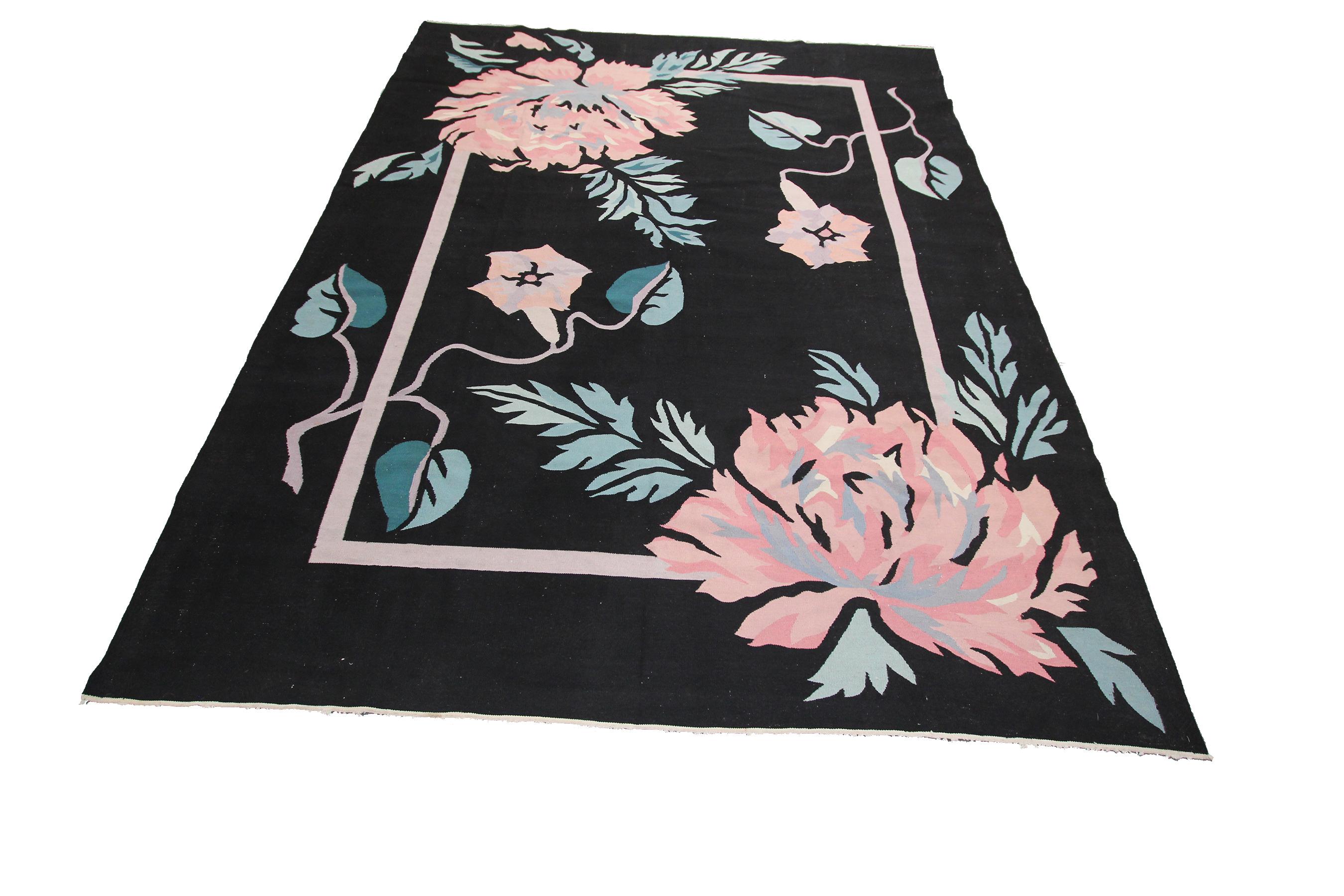 Vintage Art Nouveau Rug Bold Floral Design Black 8x10 Handwoven Art Deco Rug In Good Condition For Sale In New York, NY