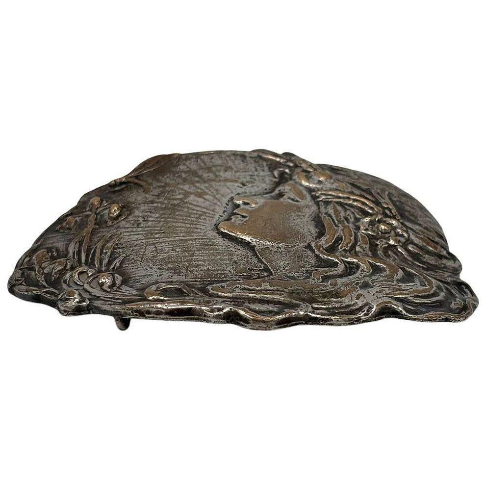 Nordamericano Fibbia da cintura vintage in ottone placcato argento con ritratto femminile in vendita