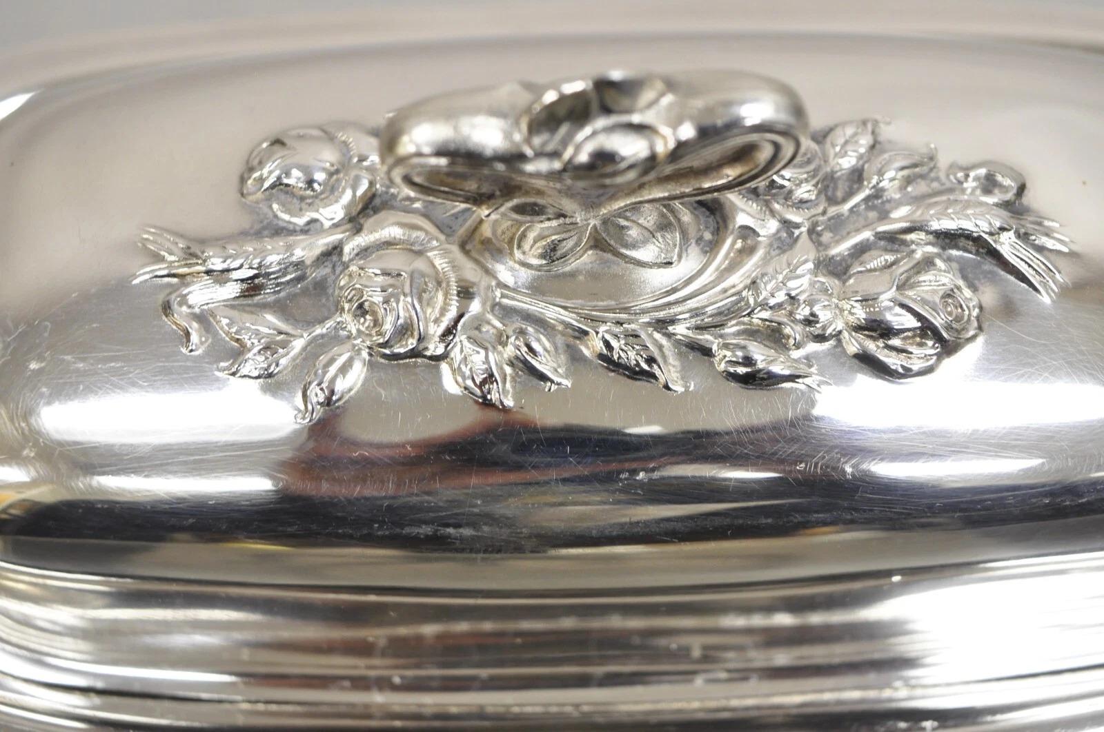 Inconnu Plat à beurre Art Nouveau couvert d'argent avec revêtement en verre par Pilgrim en vente