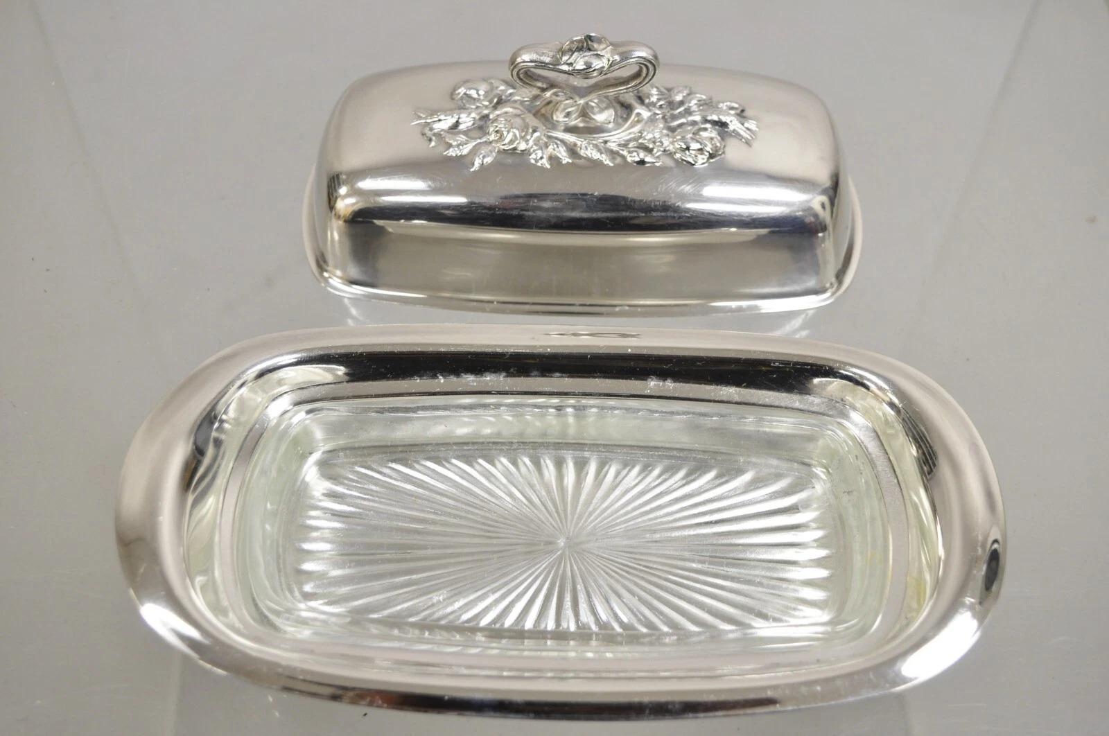 20ième siècle Plat à beurre Art Nouveau couvert d'argent avec revêtement en verre par Pilgrim en vente