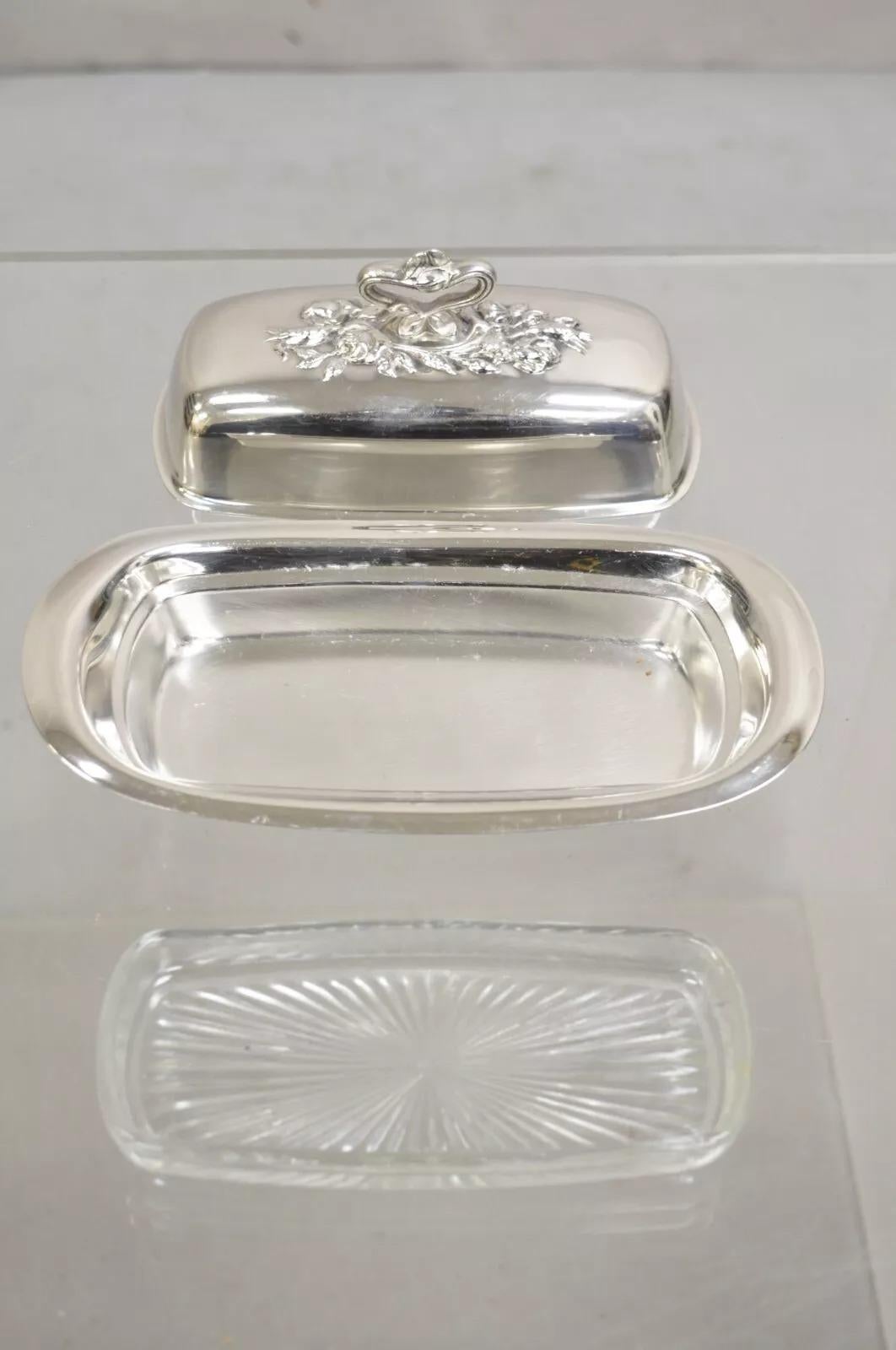 Plaqué argent Plat à beurre Art Nouveau couvert d'argent avec revêtement en verre par Pilgrim en vente