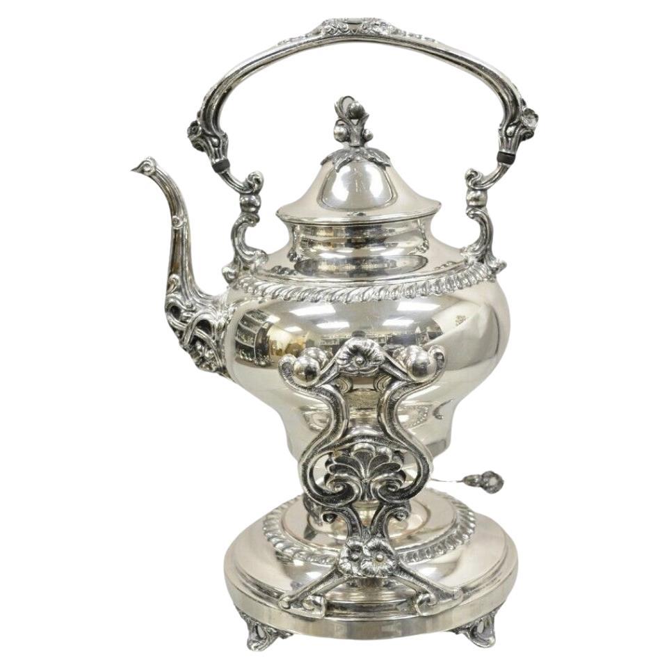 Tetera basculante Art Nouveau vintage con baño de plata y motivos florales sobre soporte