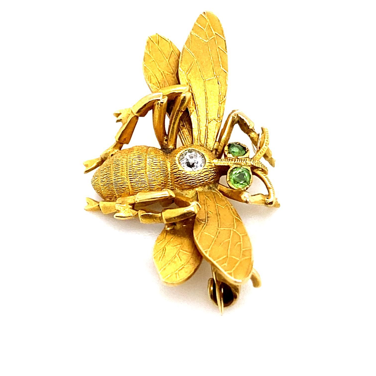Retro Vintage Art Nouveau Style Bee Brooch Pin Set in 18 Karat Yellow Gold For Sale
