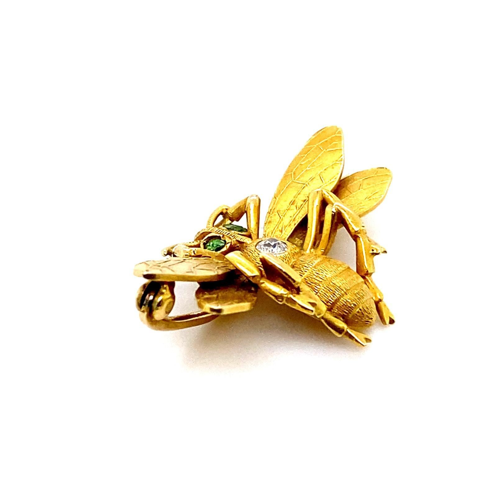 Vintage Art Nouveau Style Bee Brooch Pin Set in 18 Karat Yellow Gold In Good Condition For Sale In London, GB