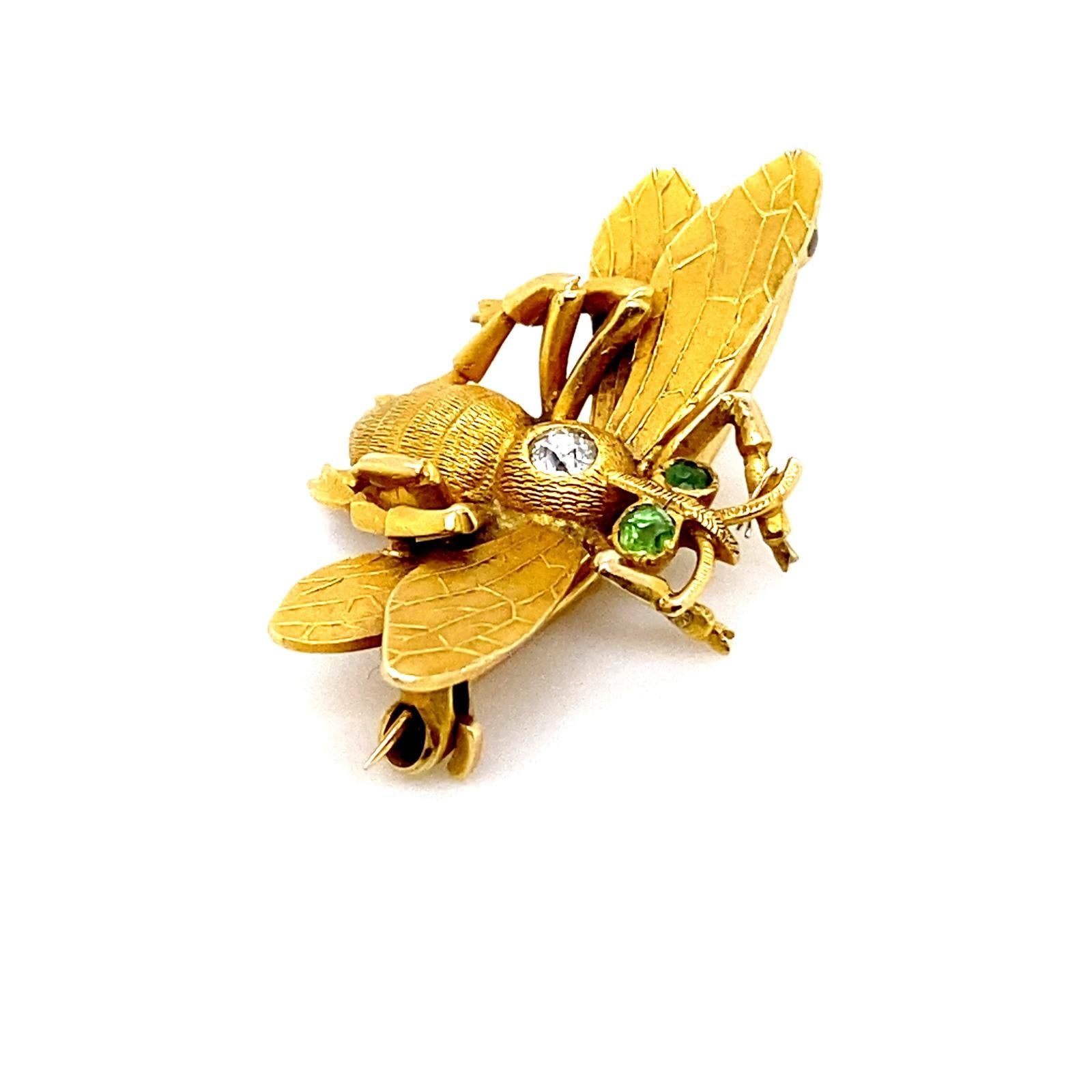 Vintage Art Nouveau Style Bee Brooch Pin Set in 18 Karat Yellow Gold For Sale 1