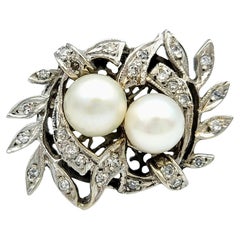 Broche vintage estilo Art Nouveau de diamantes y perlas Akoya en oro blanco de 14 quilates