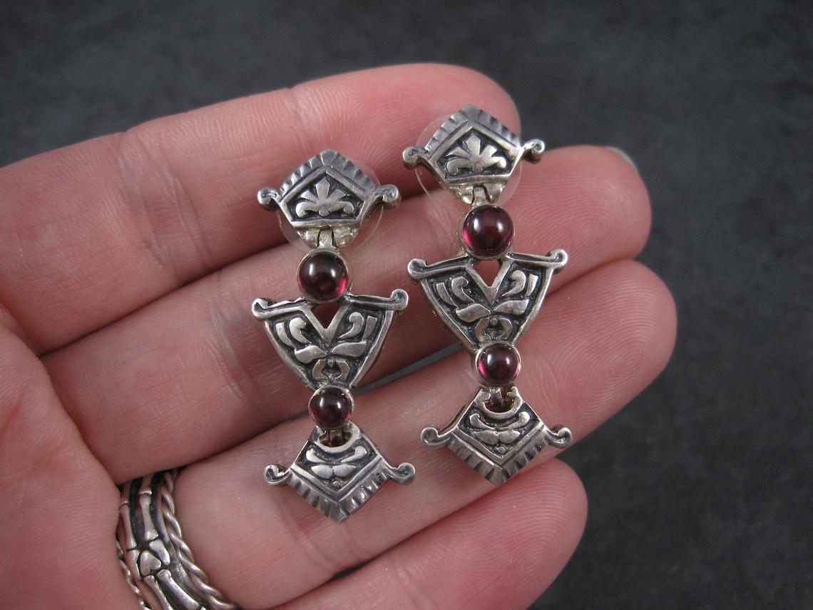 Vintage Art Nouveau Style Garnet Earrings in Sterling Silver In Excellent Condition For Sale In Webster, SD