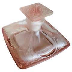 Bouteille de parfum en verre dépoli rose vintage de style Art Nouveau