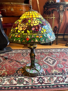 Vintage Art Nouveau Tiffany Style Stained Glass Table Parlor Lamp
