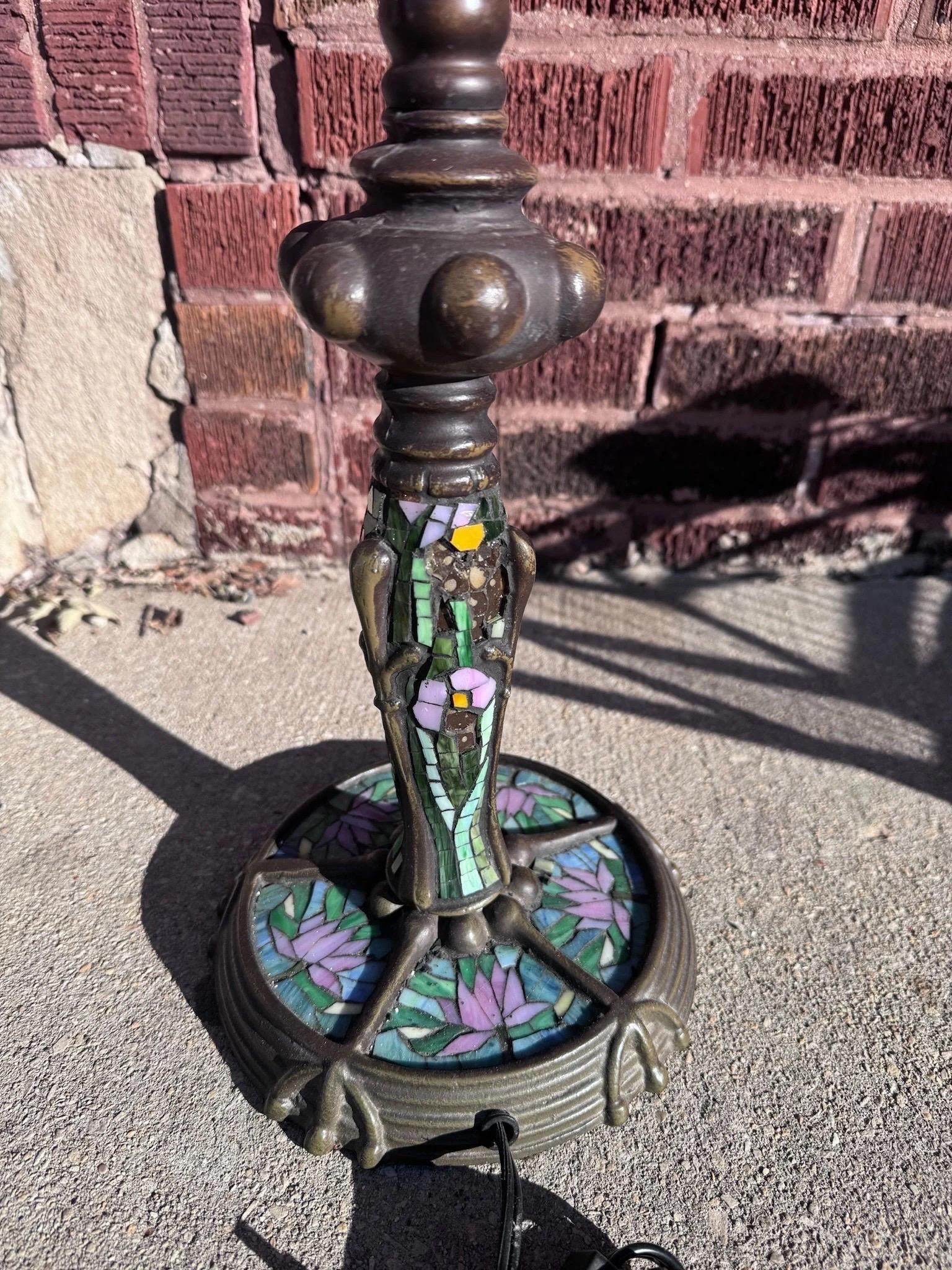 Vintage Art Nouveau Tiffany Style Stained Glass Table Parlor Lamp 1