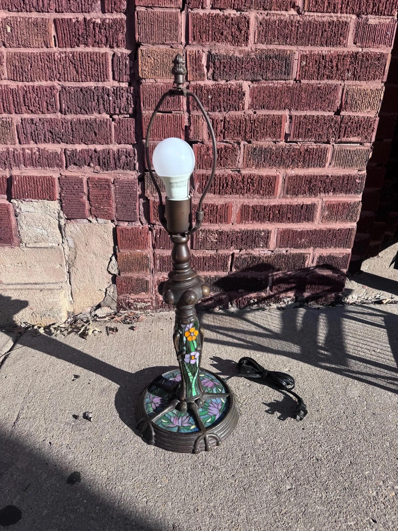 Vintage Art Nouveau Tiffany Style Stained Glass Table Parlor Lamp 2