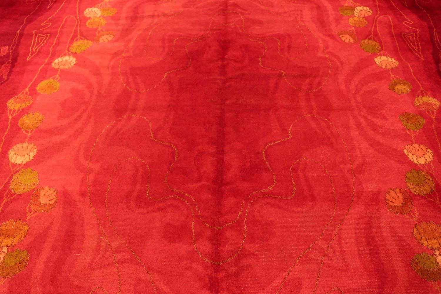 Vintage Art Nouveau Wilton Carpet. Size: 10 ft 8 in x 14 ft 3 in In Excellent Condition In New York, NY