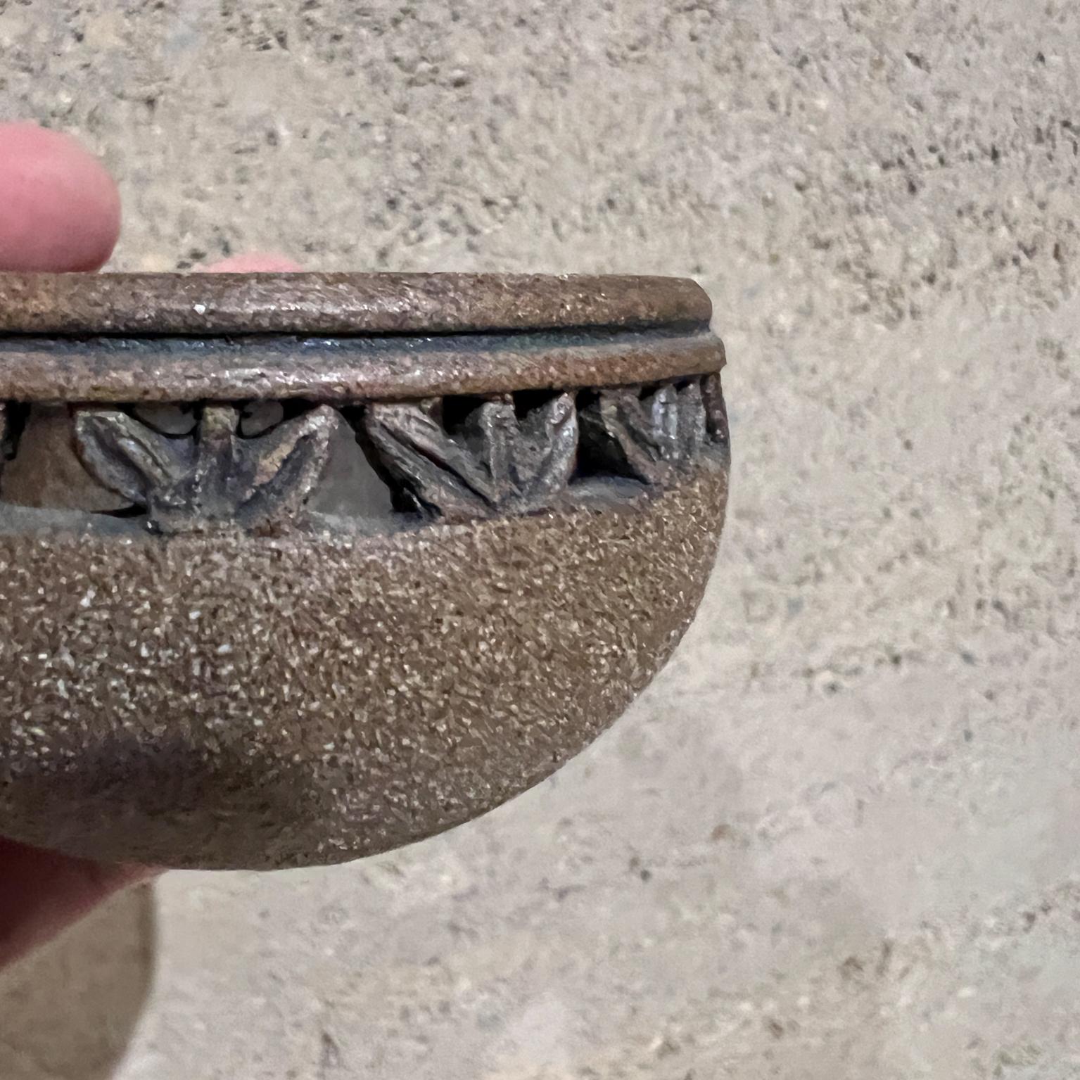 Recipientes con tapa de cerámica artística vintage firmados en venta 8