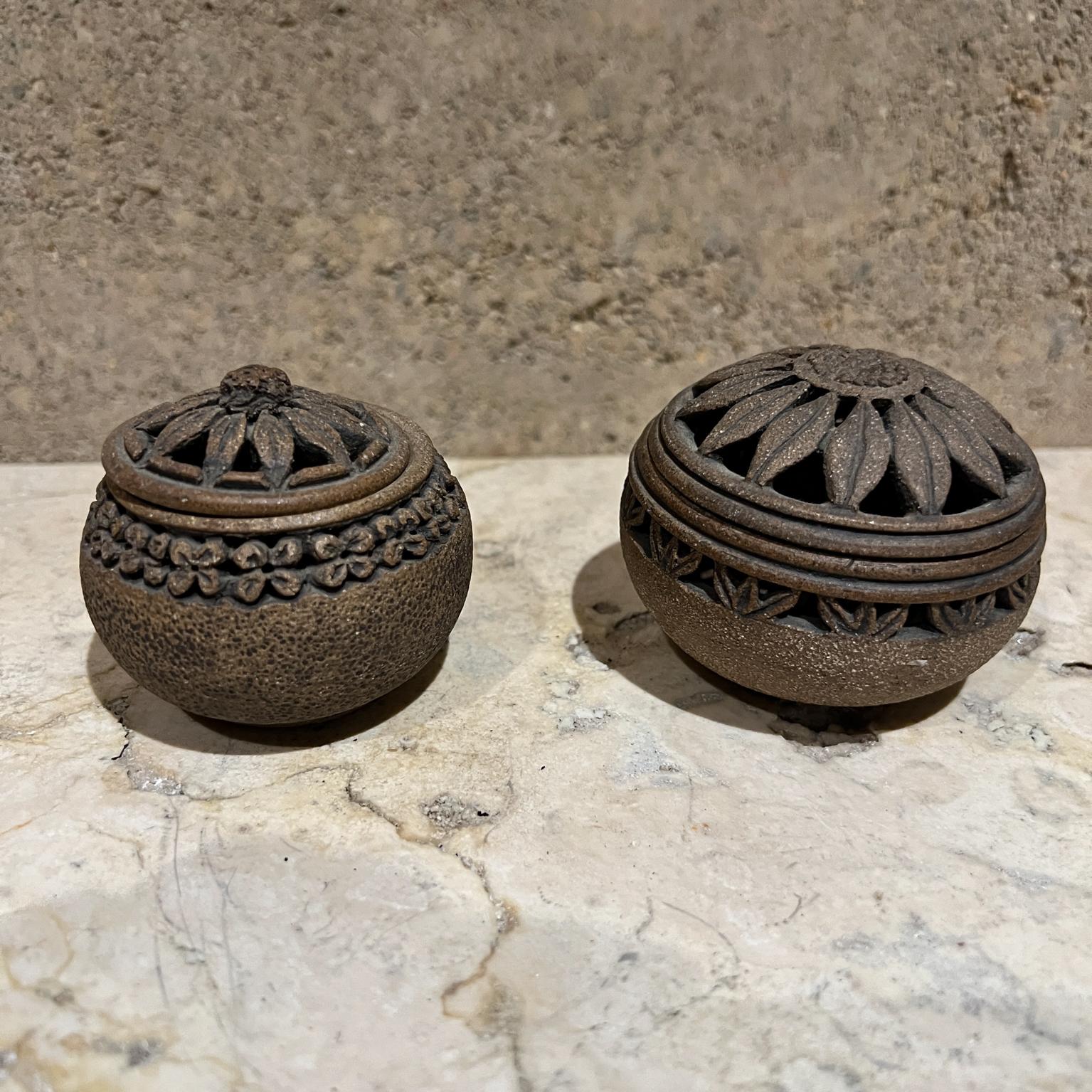 Recipientes con tapa de cerámica artística vintage firmados siglo XX en venta
