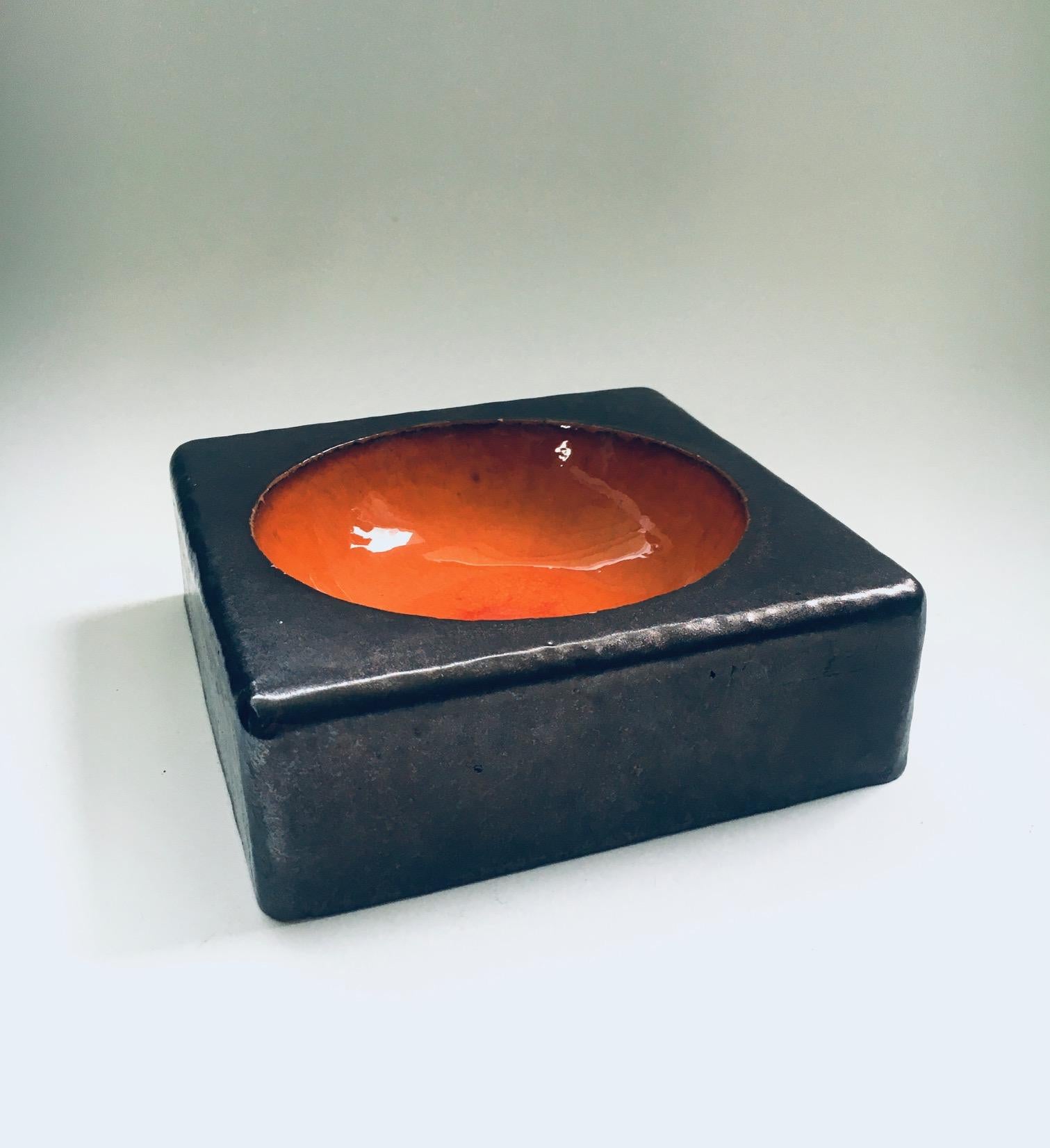 Vintage Art Pottery Studio Handmade Vide Poche Bowl by Jeurissen, 1972 In Good Condition For Sale In Oud-Turnhout, VAN