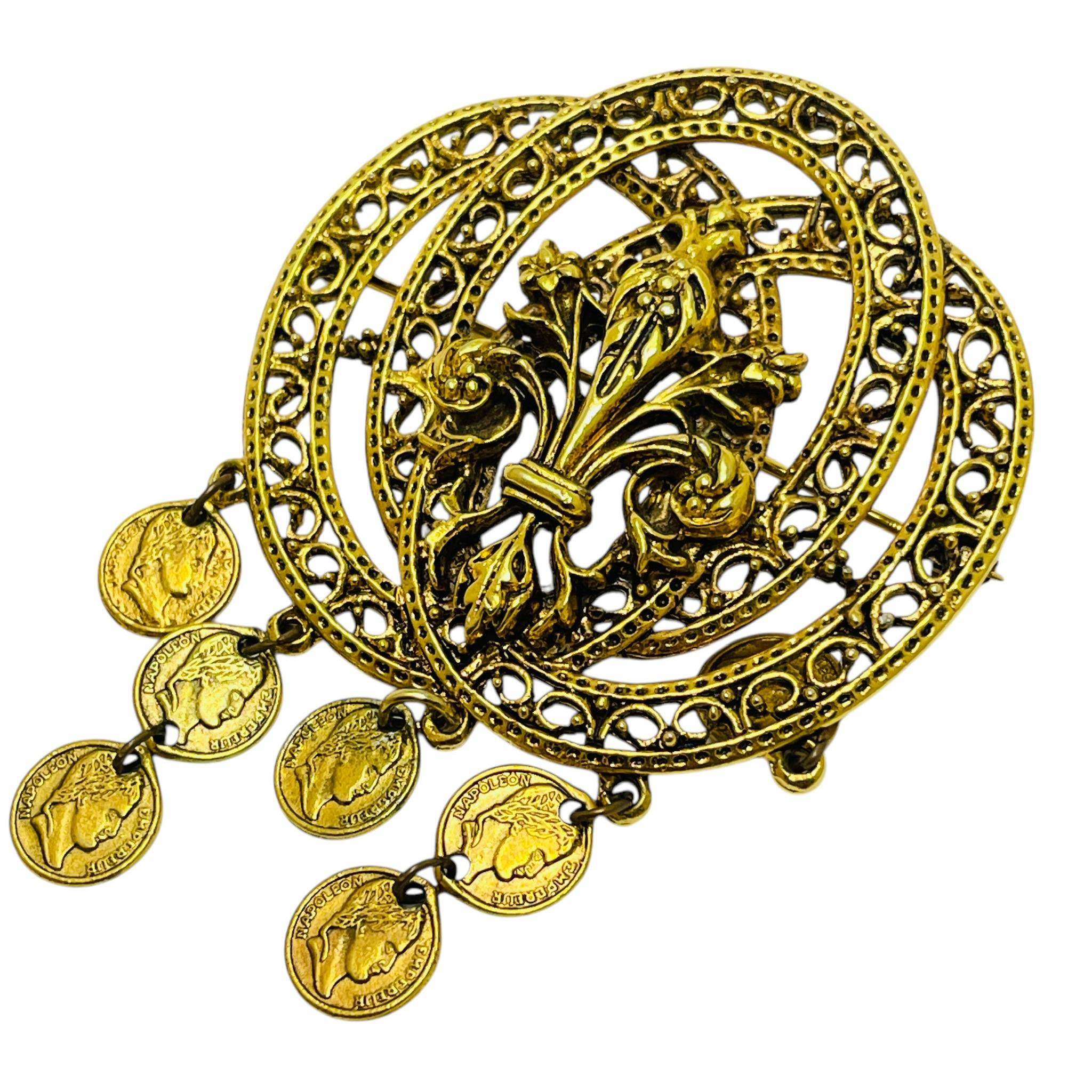 DETAILS

- • unterzeichnet ART 

- • Goldton 

- • Vintage-Designer-Brosche 

MASSNAHMEN  

- • 

CONDIT

- •  sehr guter Vintage-Zustand mit minimalen Gebrauchsspuren 

 Sku 48

❤️❤️  VINTAGE-DESIGNER-SCHMUCK ❤️❤️

❤️❤️  ALEXANDER'S BOUTIQUE  ❤️❤️  