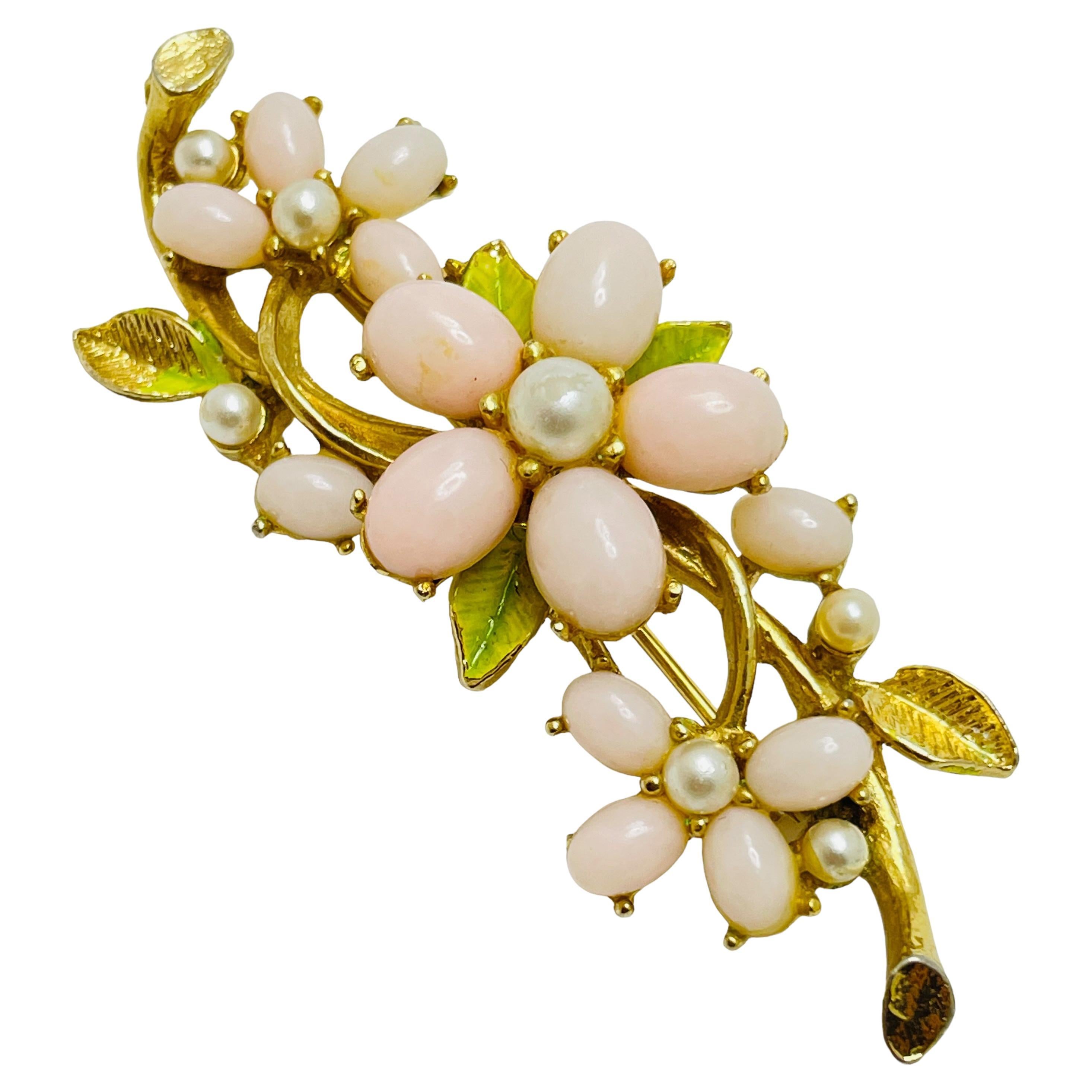 Spilla vintage ART firmata in oro con fiori di corallo e finte perle