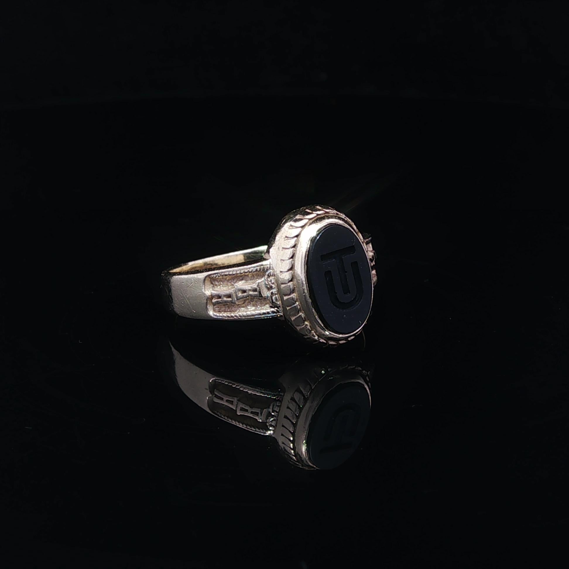 Anello Vintage Artcarved in oro 14k con iniziali in onice nera UT School in vendita 1