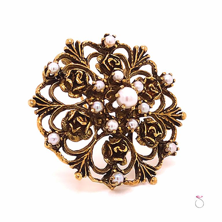 Spectacular antique artdeco white Pearl pendant brooch in 14K yellow gold balckend patina. The pendant is a true work of art, featuring magnificently detailed flower motifs, milgrain and 14 white Pearls. This pendant also doubles as a brooch, it is