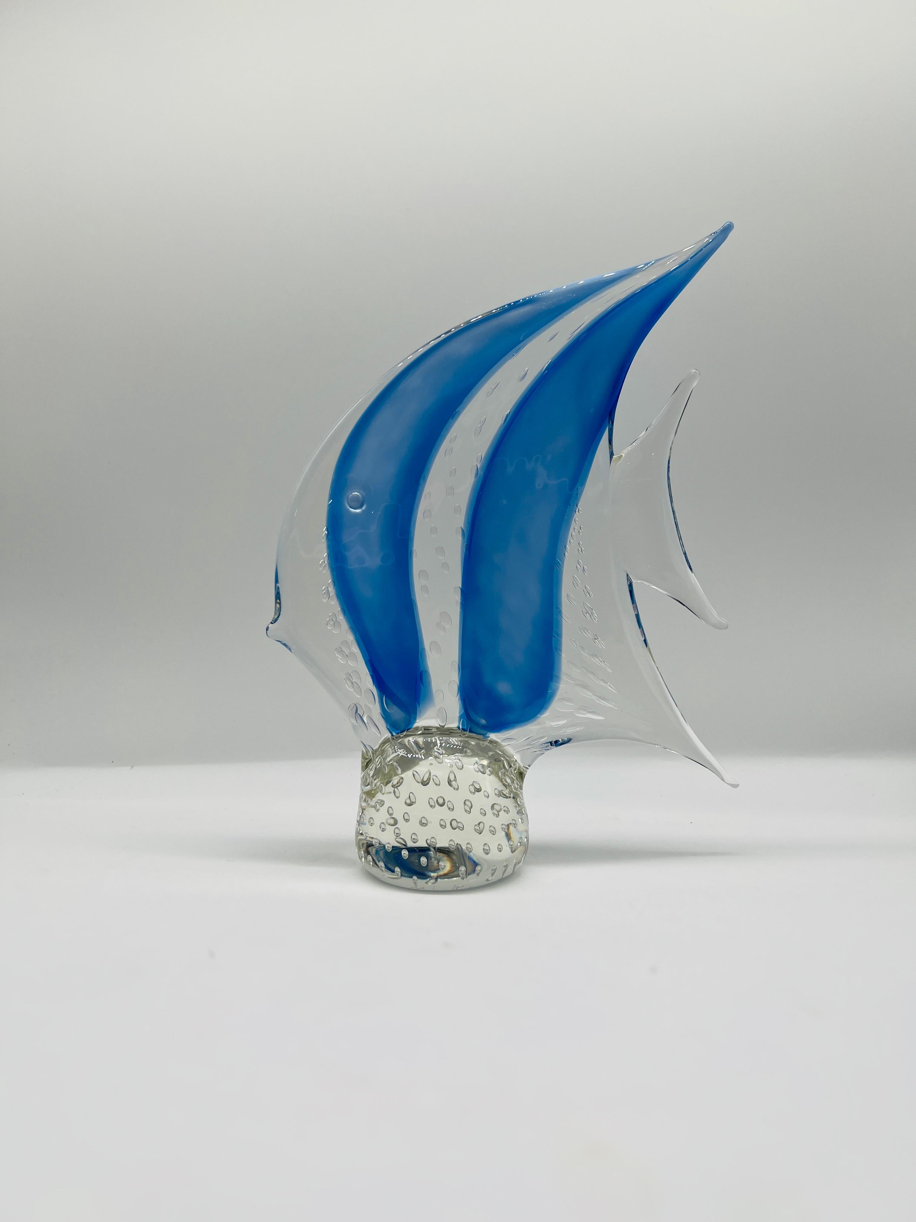 This vintage Murano glass fish sculpture, crafted by Icet, is a beautiful example of mid-century Italian glass artistry. Known for their masterful techniques, Murano glassmakers have produced this handblown fish sculpture with graceful curves, clear