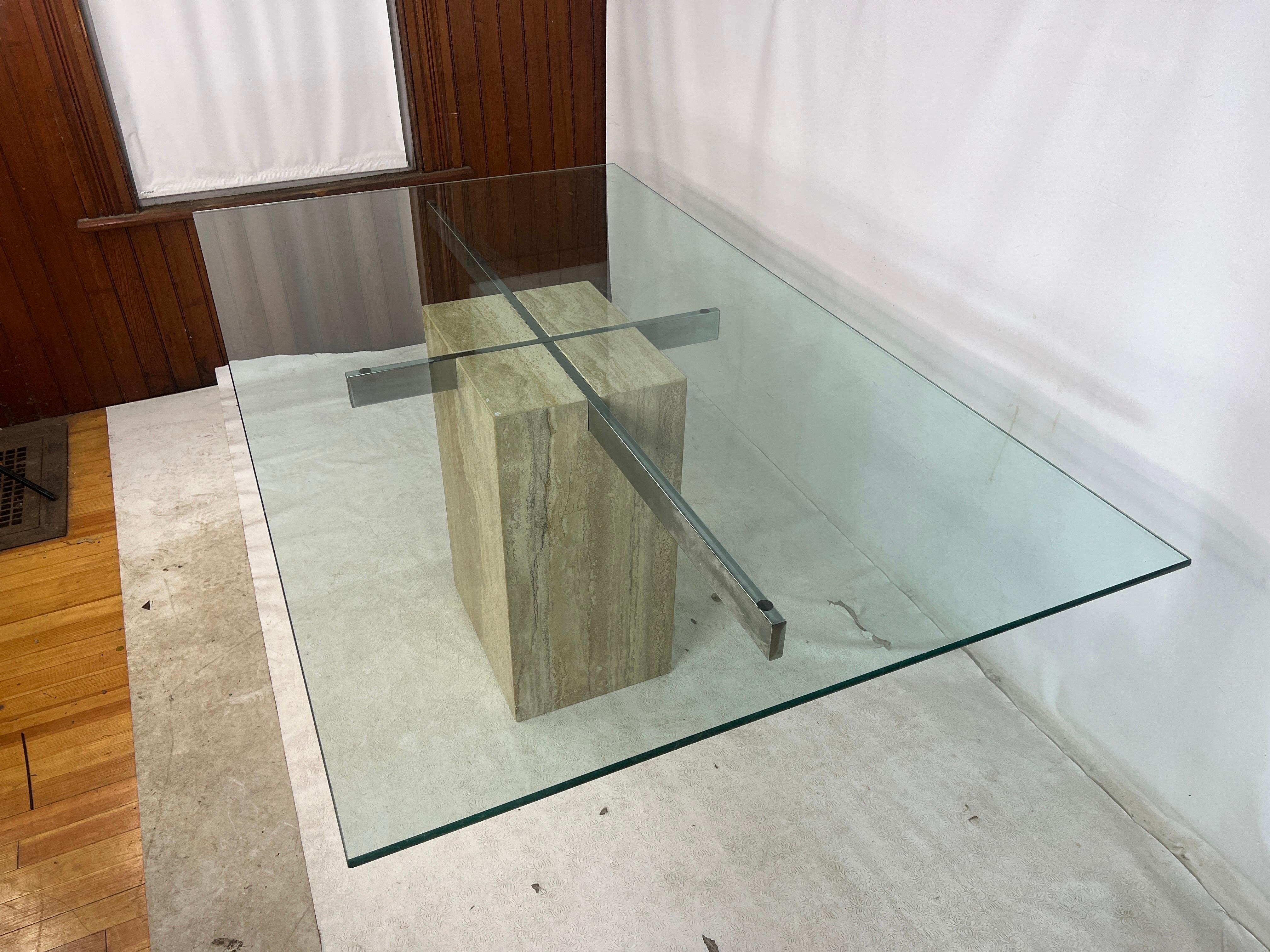 Mid-Century Modern Table de salle à manger vintage Artedi en verre et travertin en vente