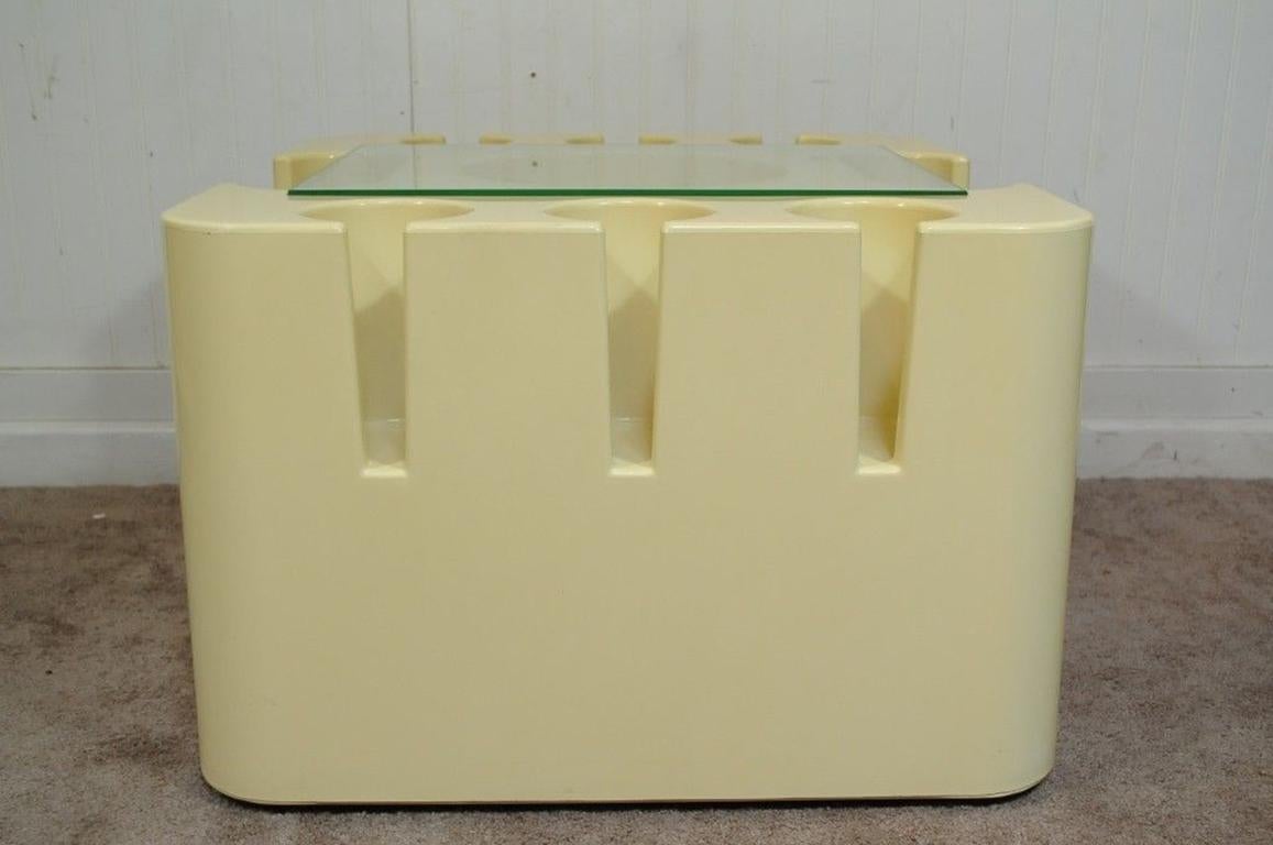 Vintage midcentury Italian modern molded plastic rolling bar/coffee table designed by Sergio Mazza for Artemide with built in wine chiller and plenty of bar storage, circa 1960s. Measurements: 16.5