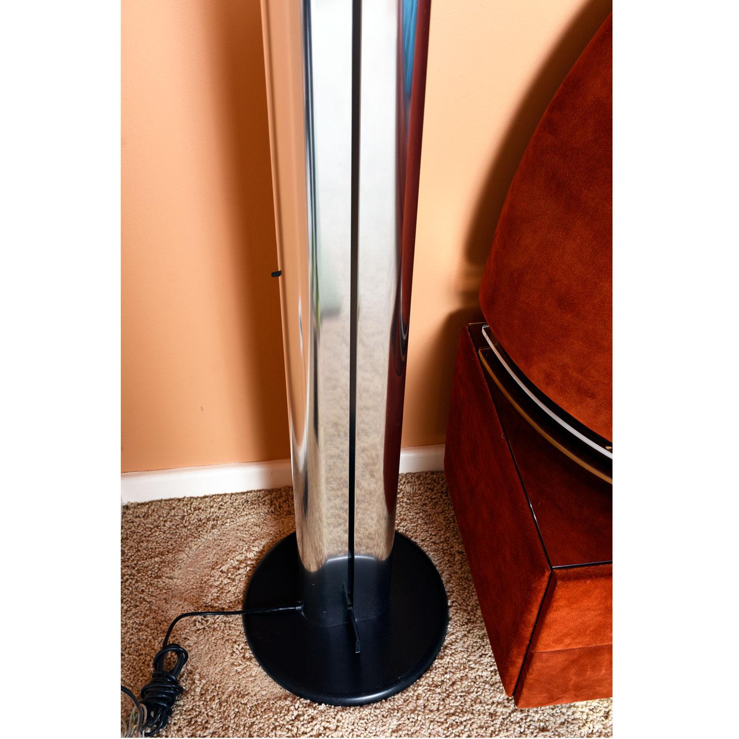 Postmoderne Vintage Artemide-Stehlampe aus eloxiertem Aluminium mit Megaron-Schirm, Vintage (Ende des 20. Jahrhunderts)