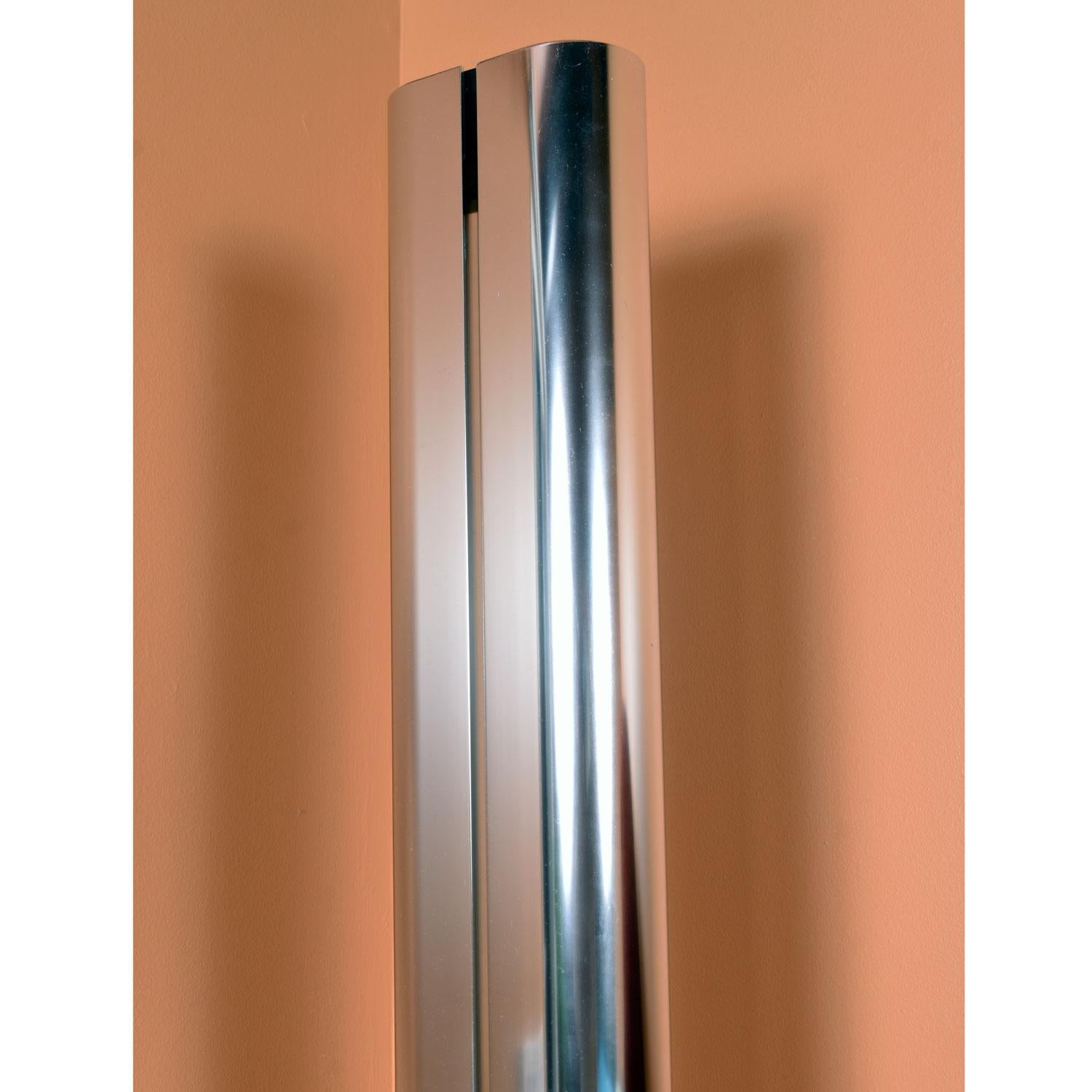 Postmoderne Vintage Artemide-Stehlampe aus eloxiertem Aluminium mit Megaron-Schirm, Vintage (Metall)