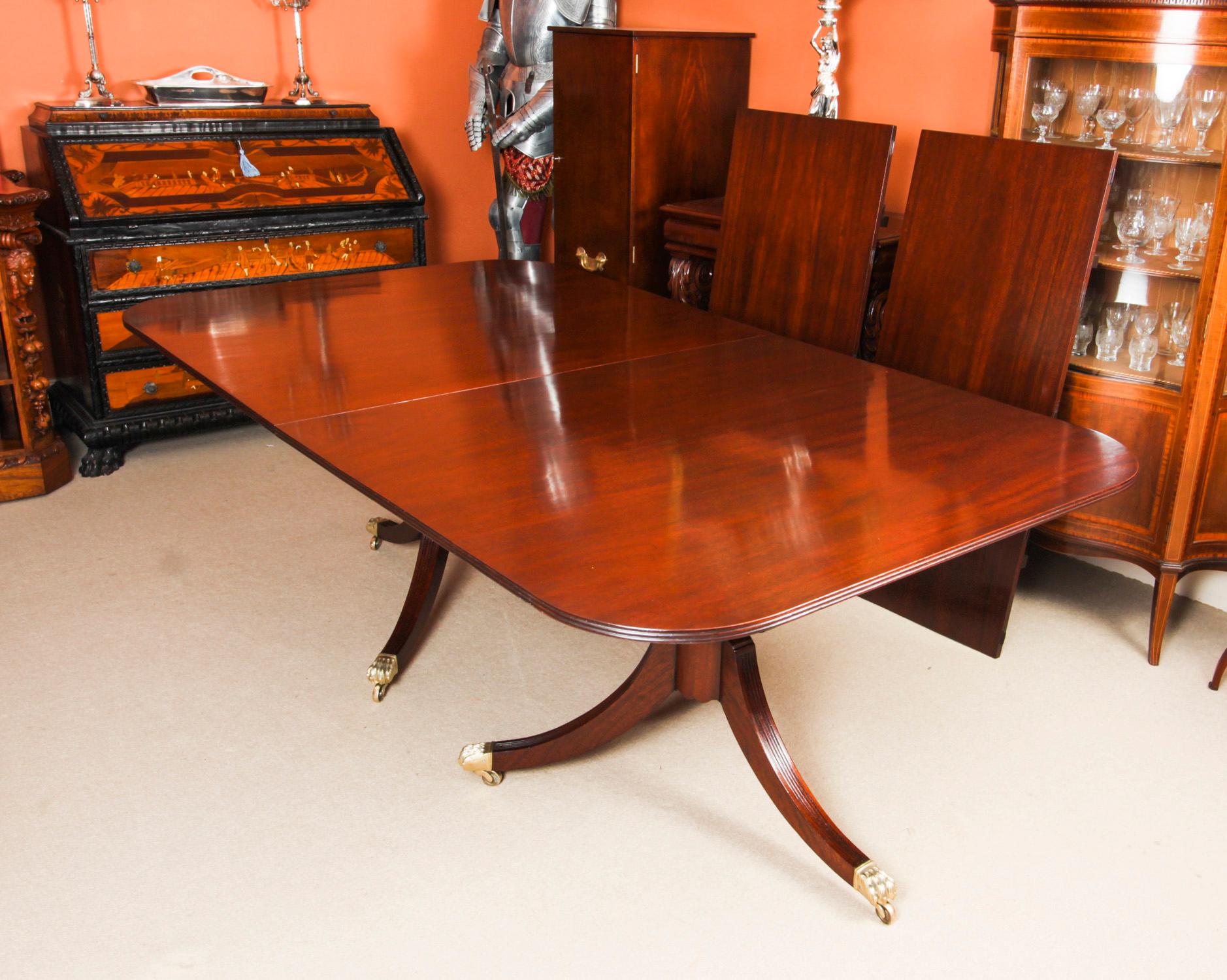 Mid-20th Century Vintage Arthur Brett Three Pillar Mahogany Dining Table & 14 Chairs 20th Century