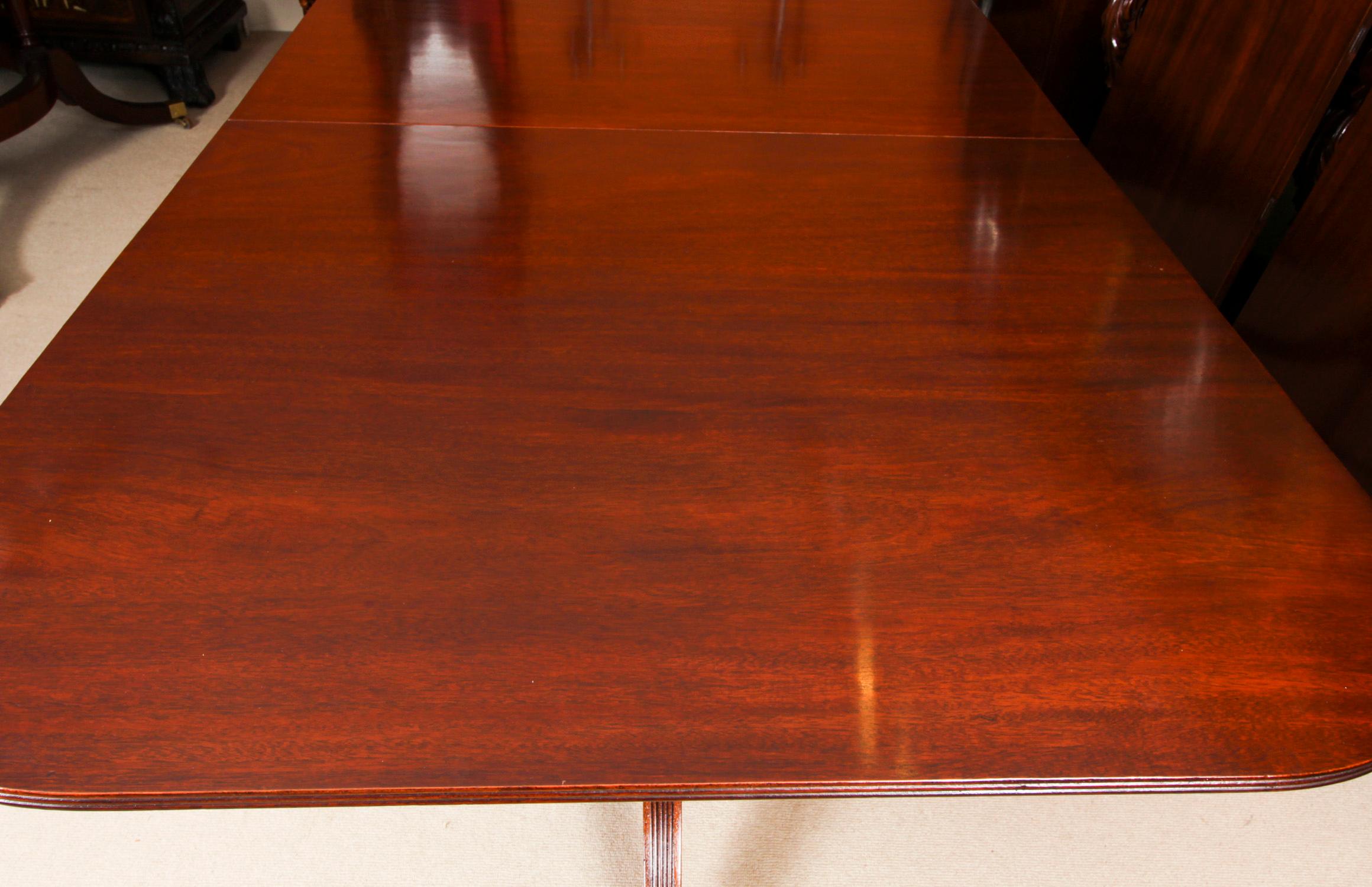 Vintage Arthur Brett Three Pillar Mahogany Dining Table 16 Chairs 20th Century In Good Condition In London, GB