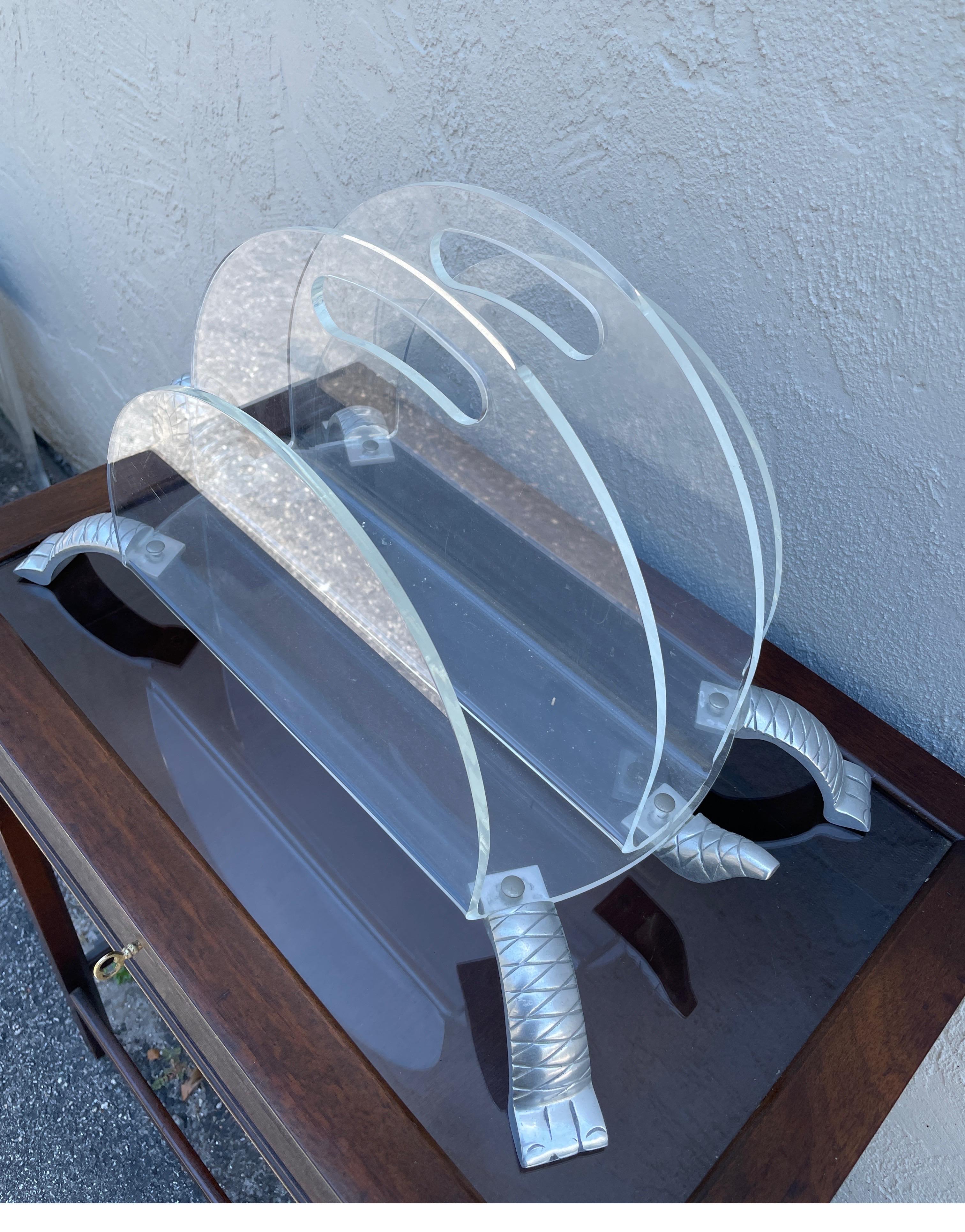 Vintage Arthur Court Acrylic Turtle Magazine Holder In Good Condition For Sale In West Palm Beach, FL