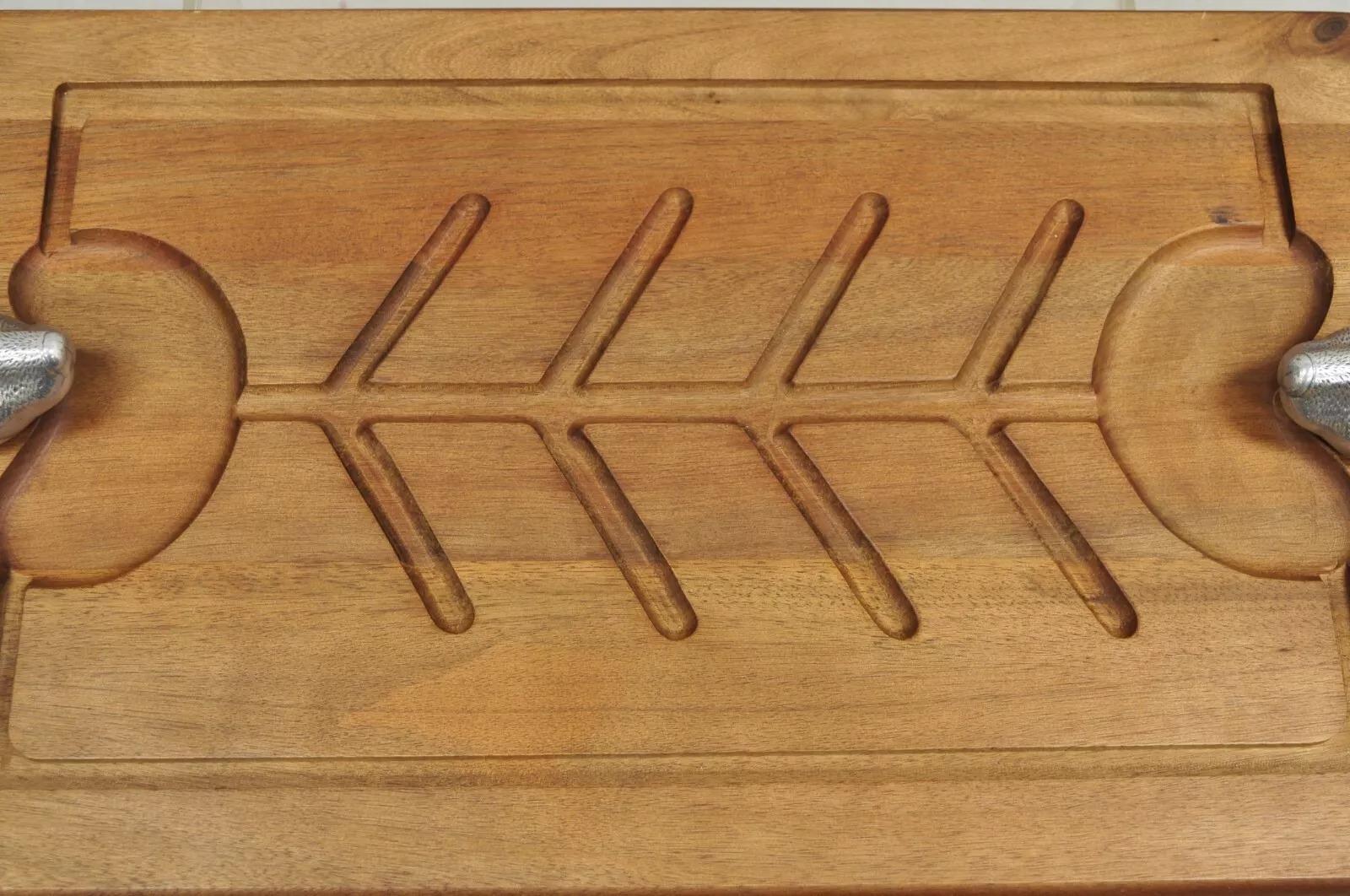 Tabla para cortar quesos vintage Arthur Court Conejito de aluminio fundido y madera de teca en Bueno estado para la venta en Philadelphia, PA