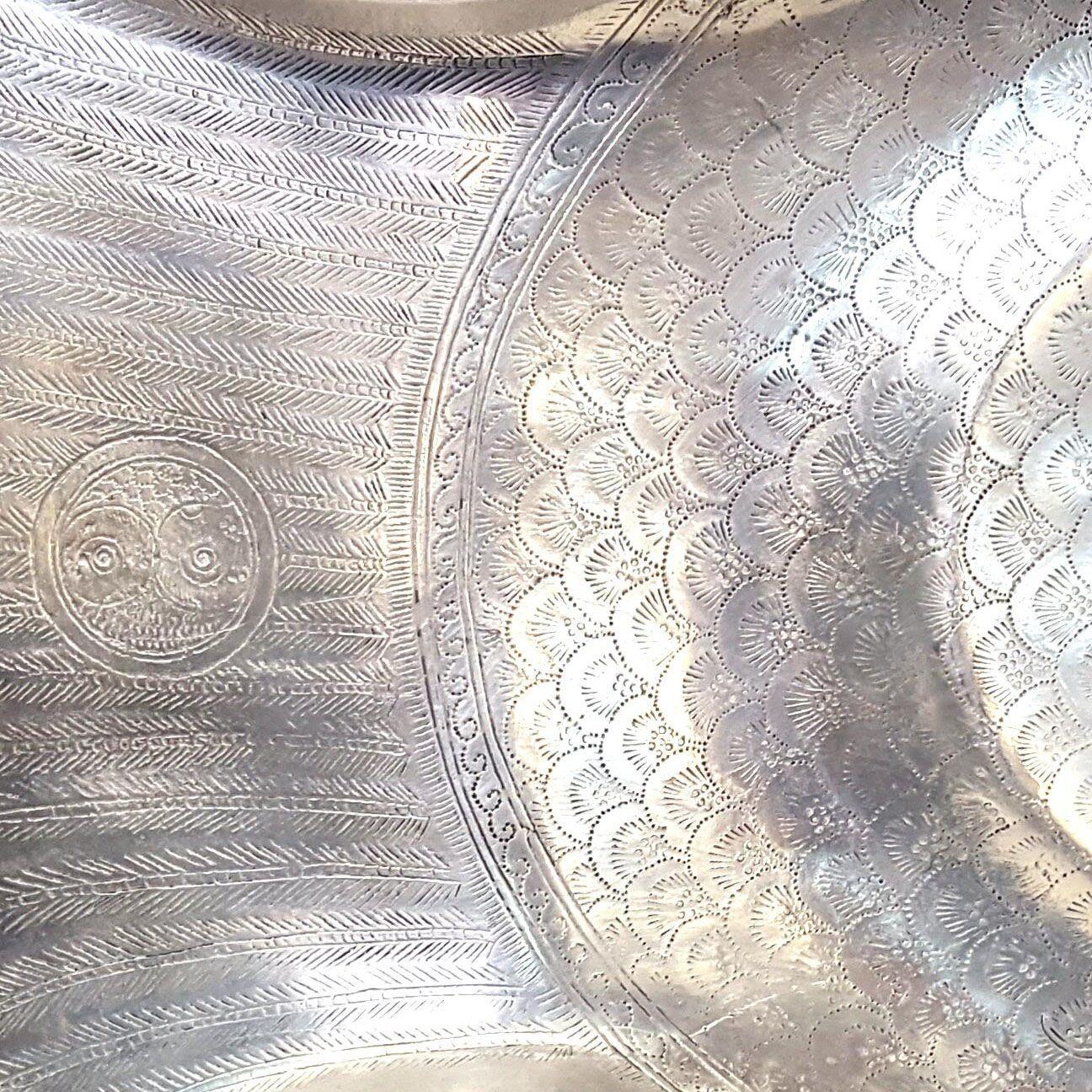 Vintage Arthur Court Large Aluminum Fish Serving Platter Circa 1975 In Excellent Condition For Sale In Van Nuys, CA