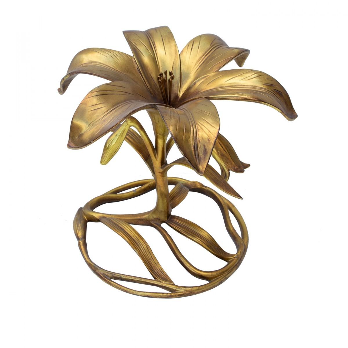 A lily leaf flower table with gilded metal base and thick round glass top by Arthur Court, USA, circa 1960.

 Measures approximately 17 inches H x 17 inches W.