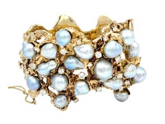 Manschettenarmband aus 14 Karat Gelbgold mit Barockperlen und Diamanten, Arthur King