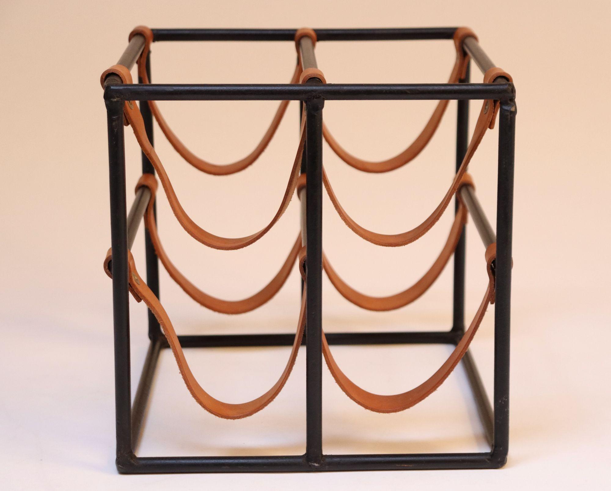Vintage Arthur Umanoff Eisen und Leder Vier-Flaschen-Weinregal im Zustand „Gut“ im Angebot in Brooklyn, NY