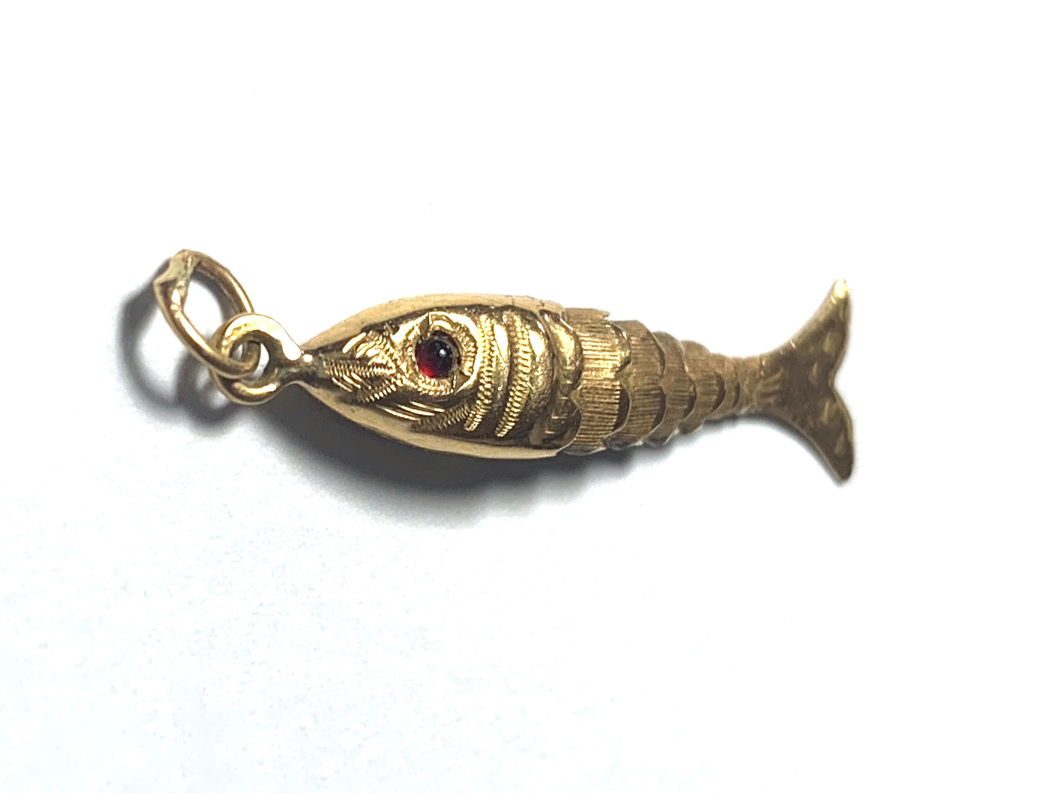 Women's Vintage Articulated 19ct Gold Fish Pendant  For Sale