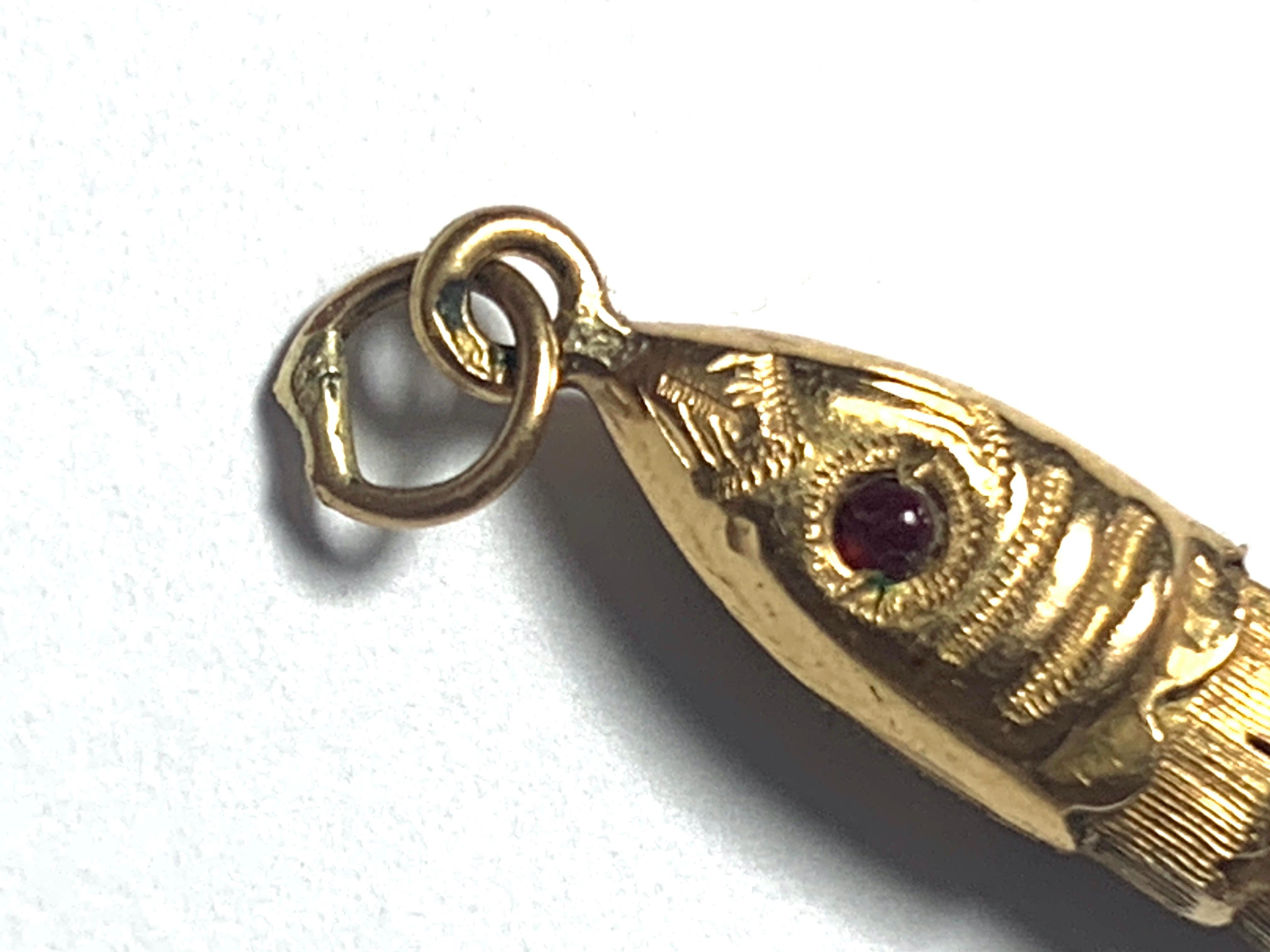 Vintage Articulated 19ct Gold Fish Pendant  For Sale 2
