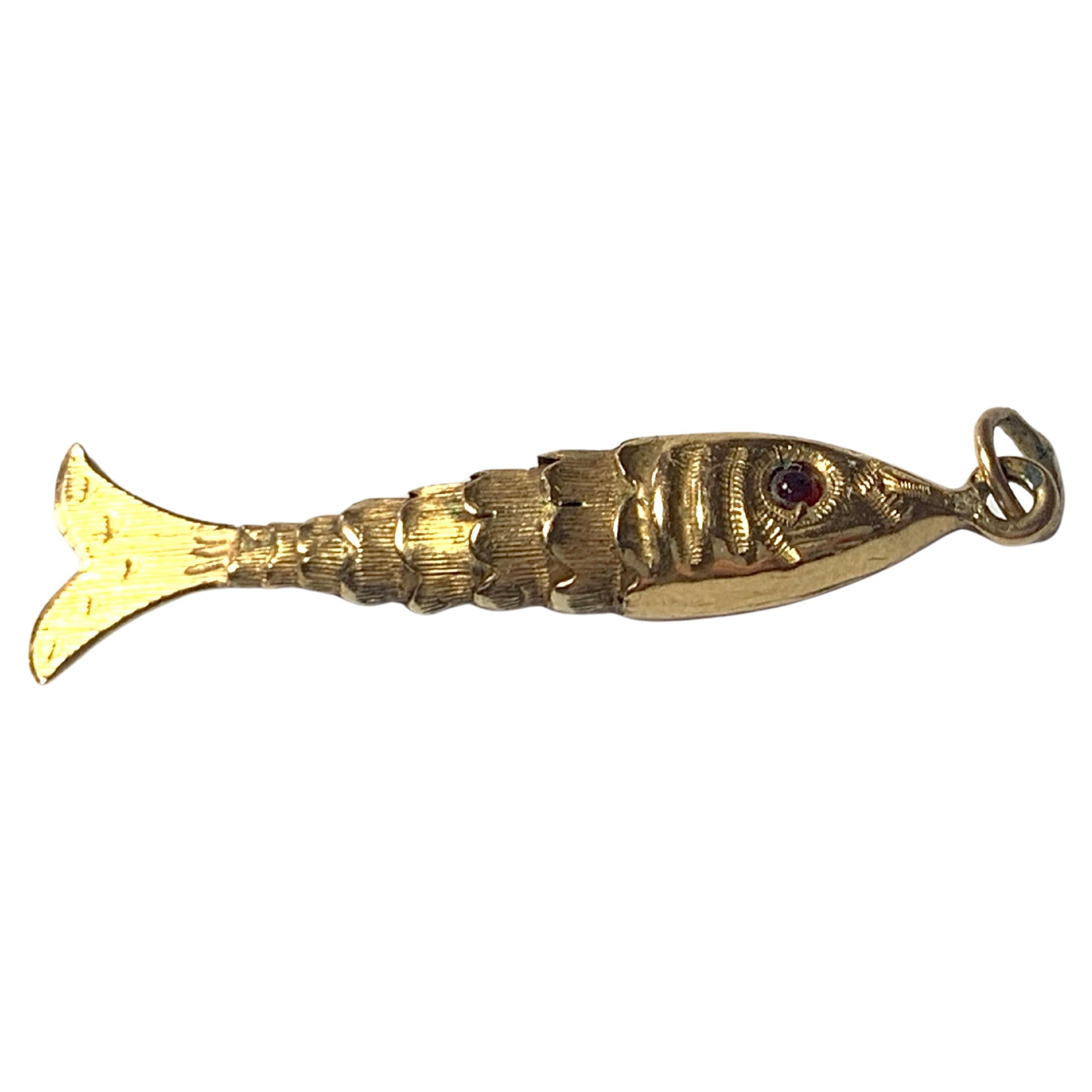 Vintage Articulated 19ct Gold Fish Pendant  For Sale