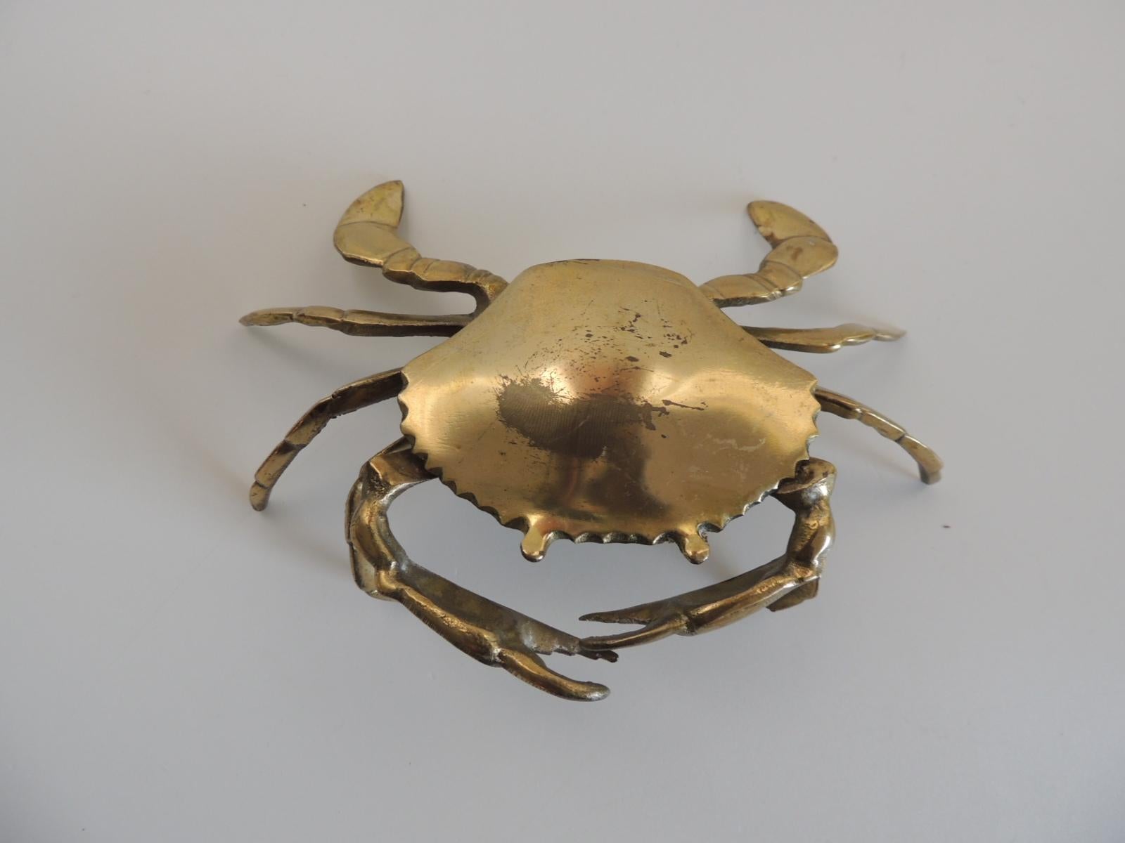 Vintage articulated brass crab ashtray.
(life-size)
Size: 8