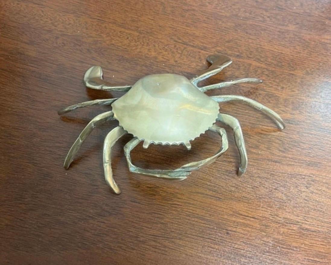 Mid-Century Modern Cendrier vintage à crabe articulé en laiton en vente