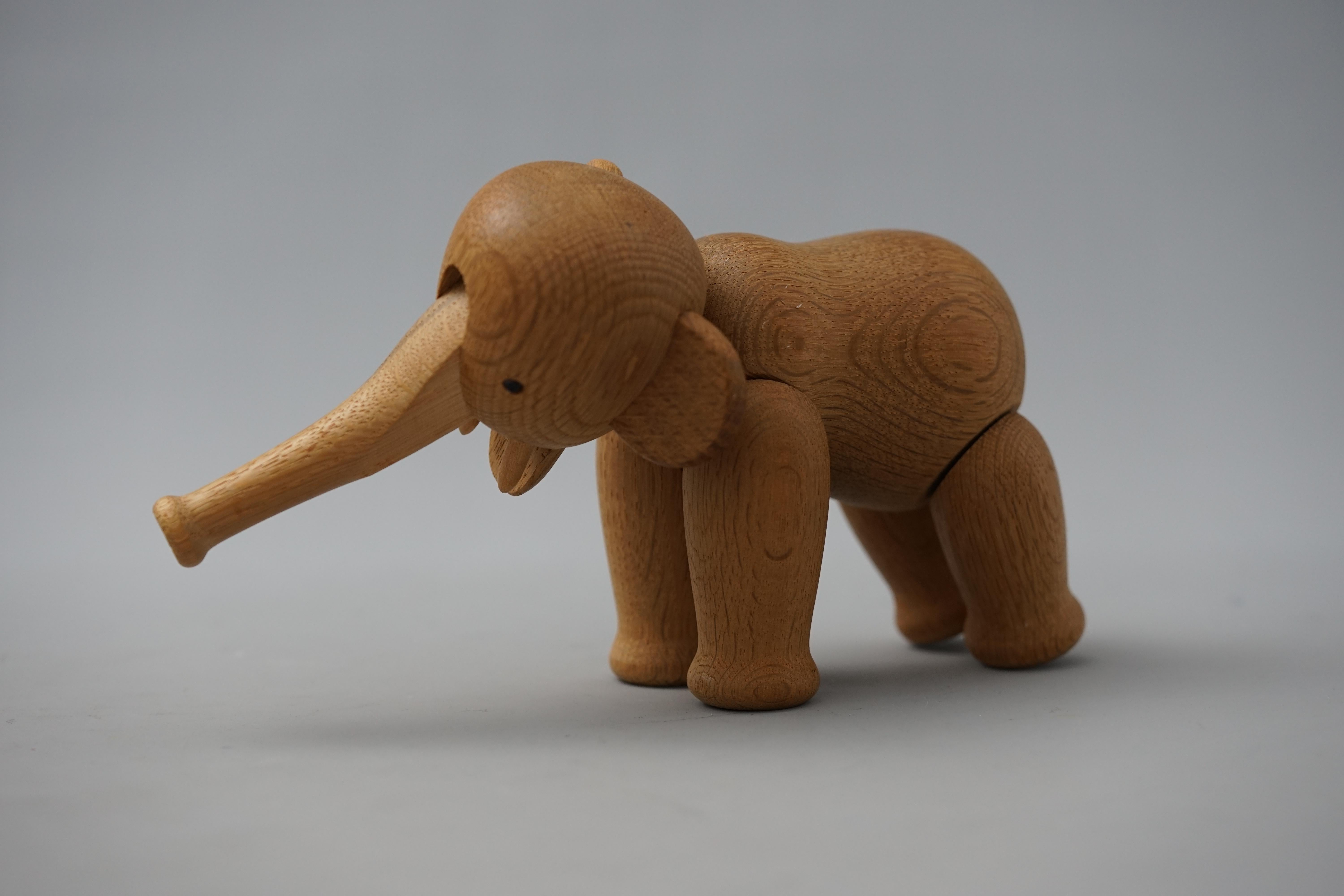 Scandinave moderne Jouet vintage articulé en éléphant de Oak Oak par Kay Bojesen, Danemark  en vente