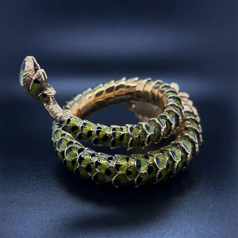 Vintage Articulating Dragon Serpent Green Enamel Gold Wrap Cuff Bracelet In Excellent Condition For Sale In Montreal, QC