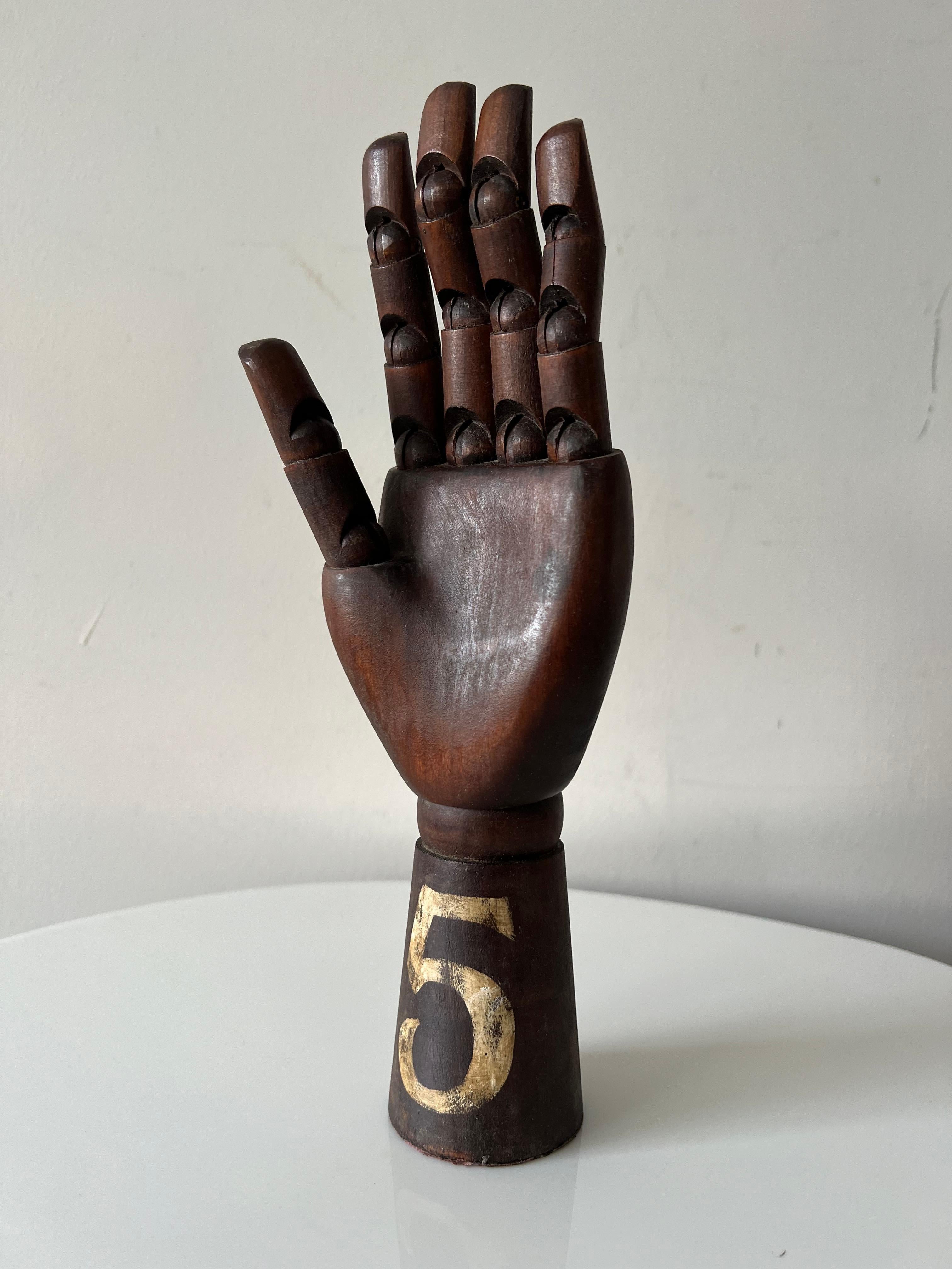 Moderno Scultura a mano articolata in legno vintage, anni '50 circa in vendita