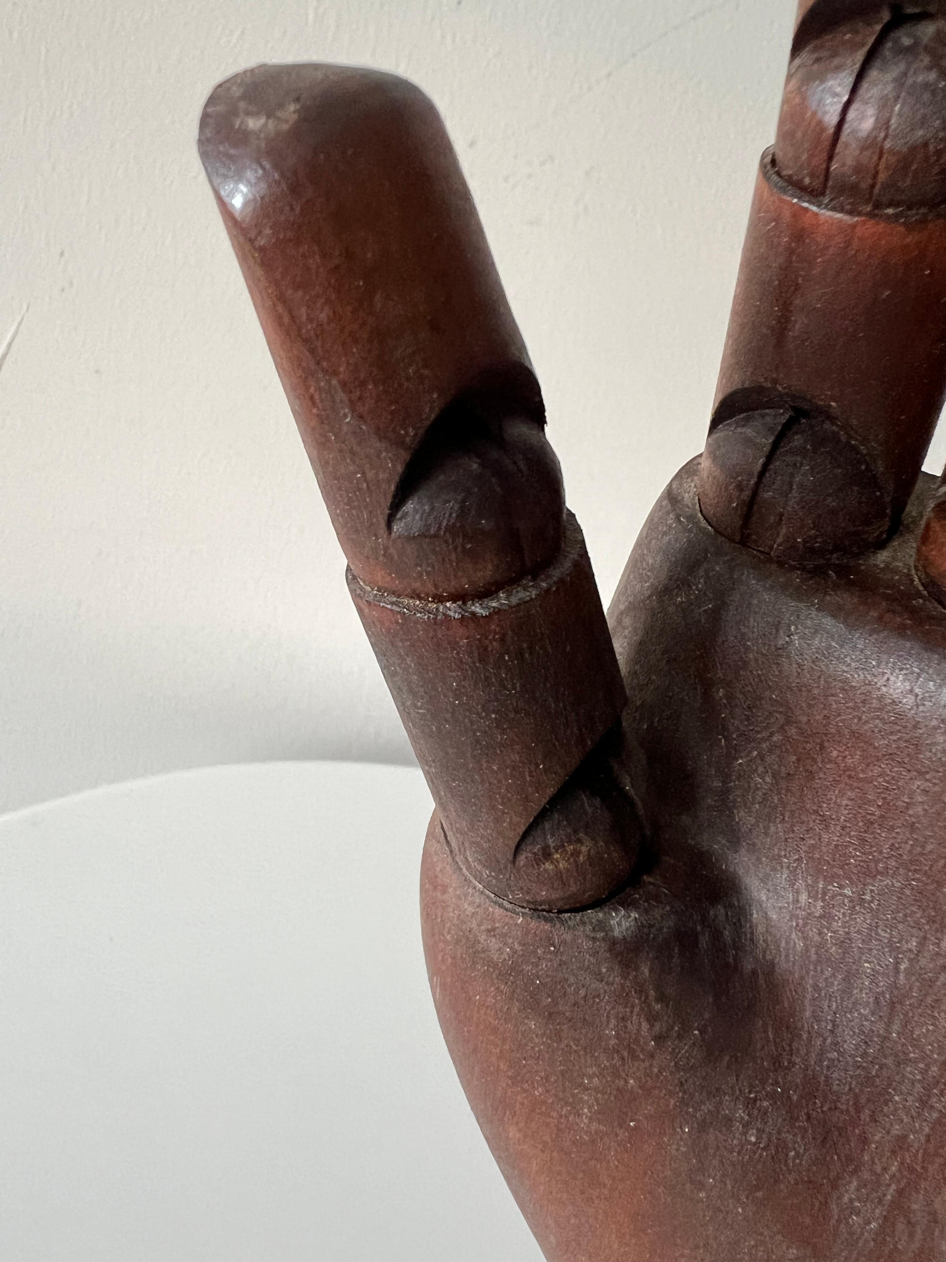 Scultura a mano articolata in legno vintage, anni '50 circa In condizioni buone in vendita a St.Petersburg, FL
