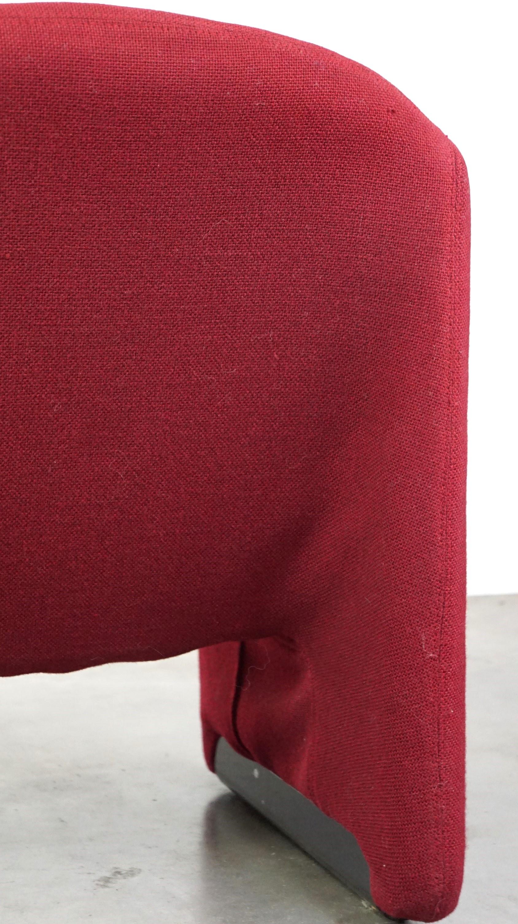 Sillón Vintage de Diseño Artifort Modelo Ben en Tela Roja de Alta Calidad en venta 6