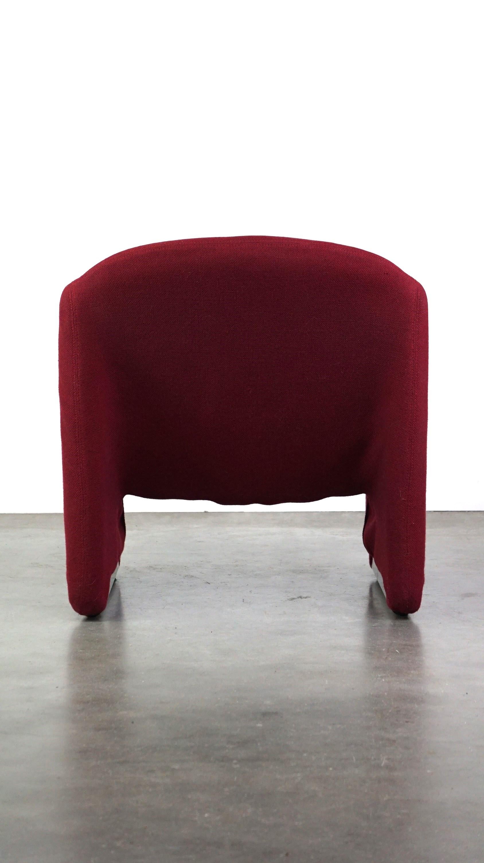 Sillón Vintage de Diseño Artifort Modelo Ben en Tela Roja de Alta Calidad siglo XX en venta