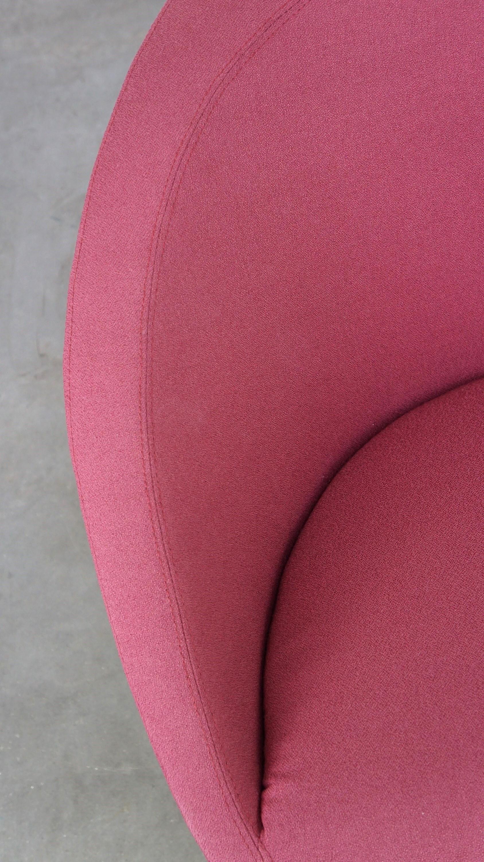 Fabric Vintage Artifort design armchair, model HANNA, in sturdy purple fabric For Sale